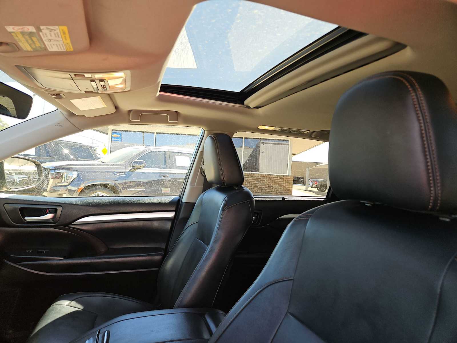 Thumbnail: 2019 Toyota Highlander - 16