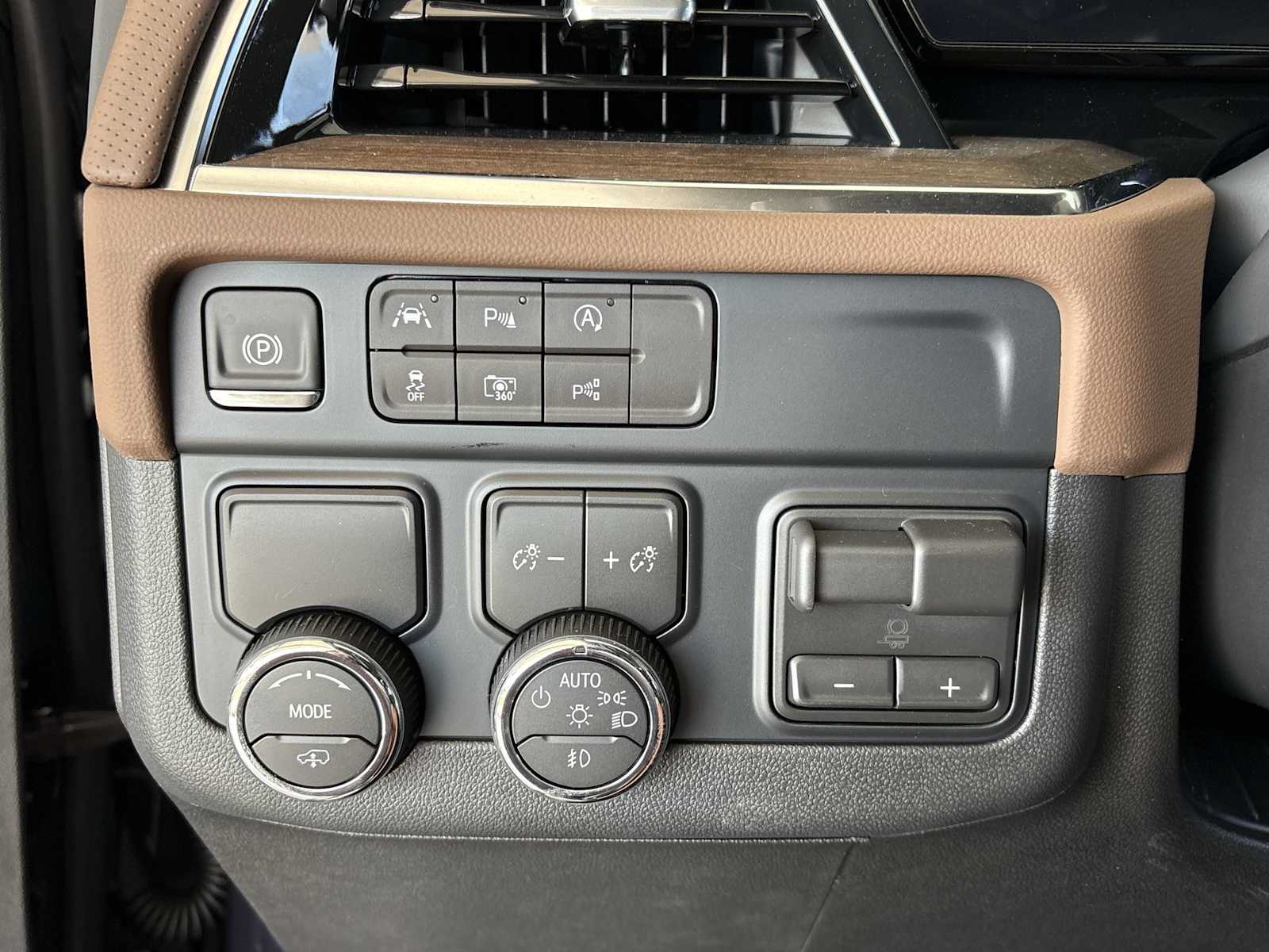 Thumbnail: 2025 Chevrolet Tahoe - 22