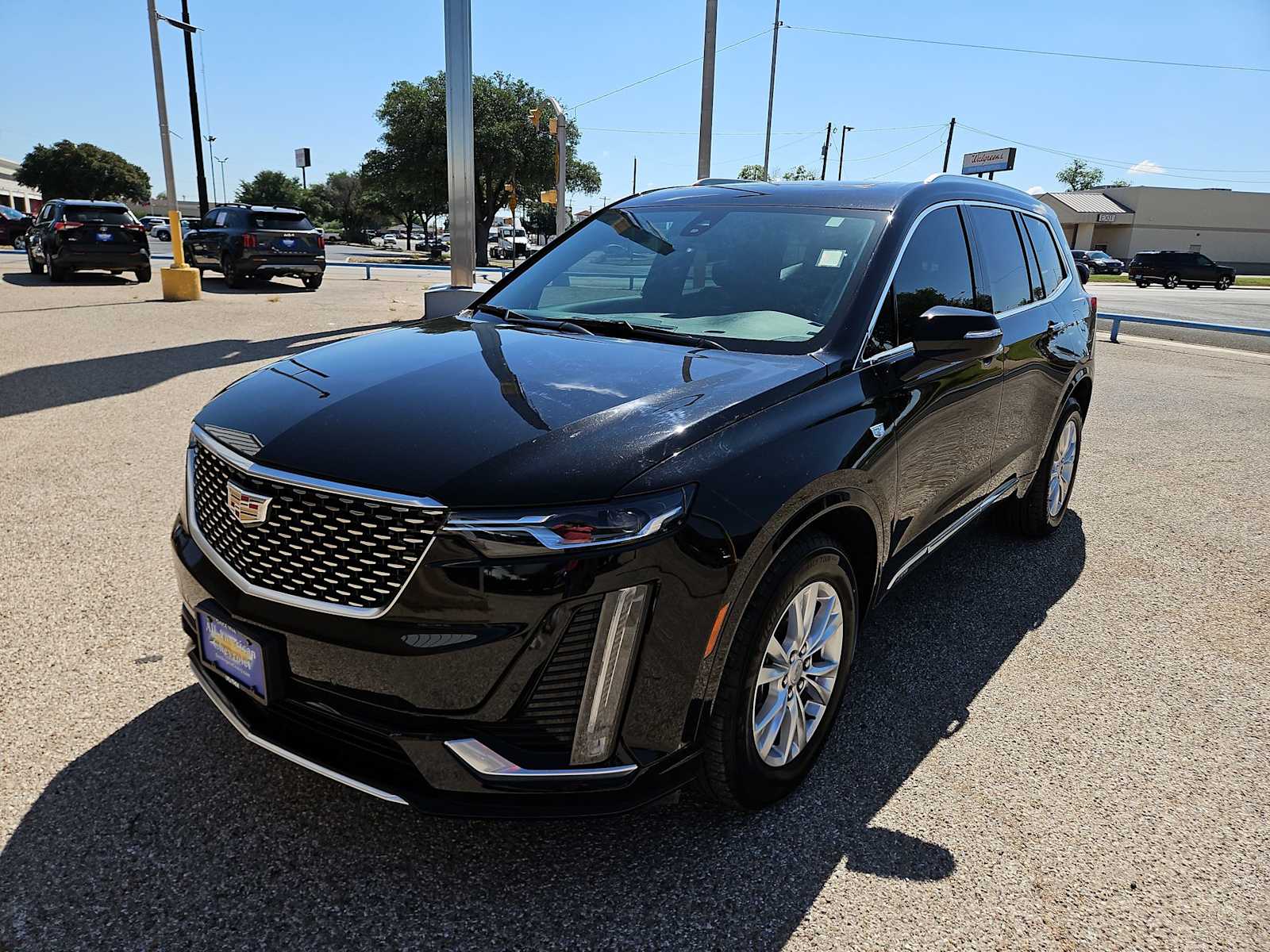 Thumbnail: 2025 Cadillac XT6 - 4