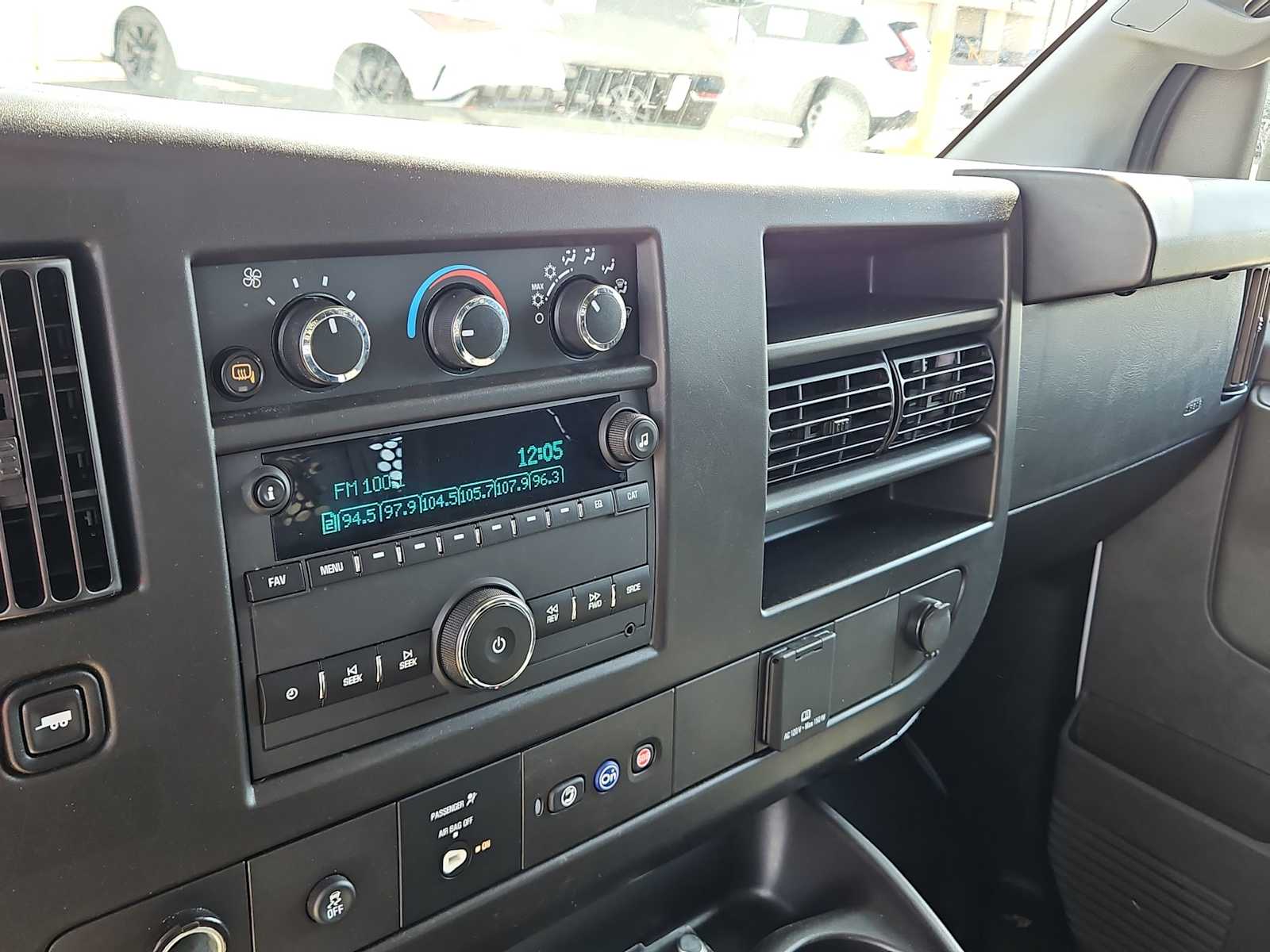 Thumbnail: 2024 GMC Savana - 15