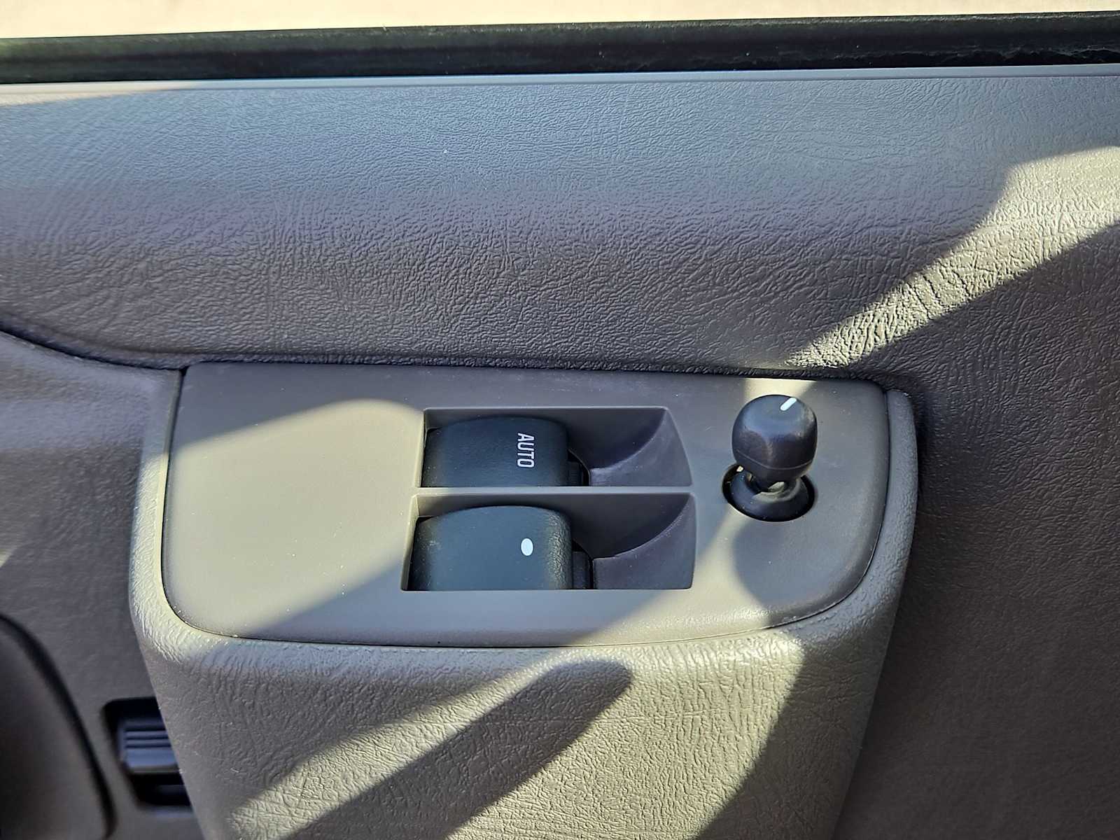 Thumbnail: 2024 GMC Savana - 21