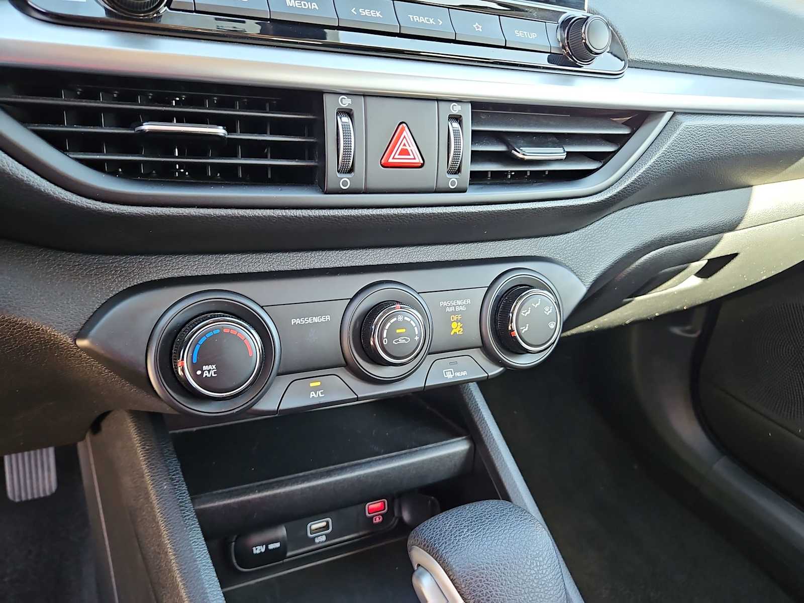 Thumbnail: 2024 Kia Forte - 24