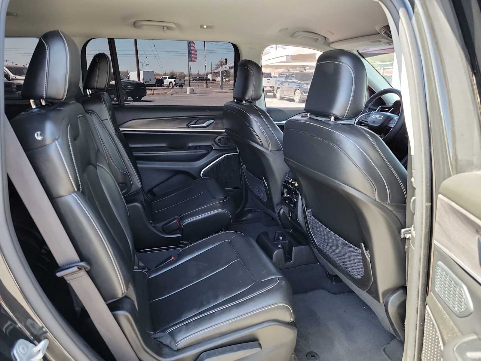 Thumbnail: 2023 Jeep Grand Cherokee - 21