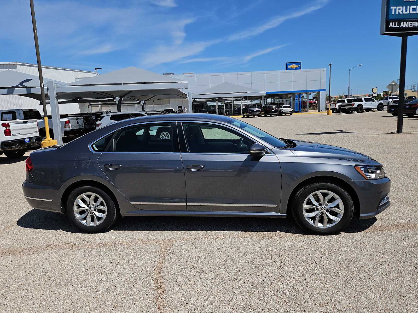 Thumbnail: 2017 Volkswagen Passat - 8