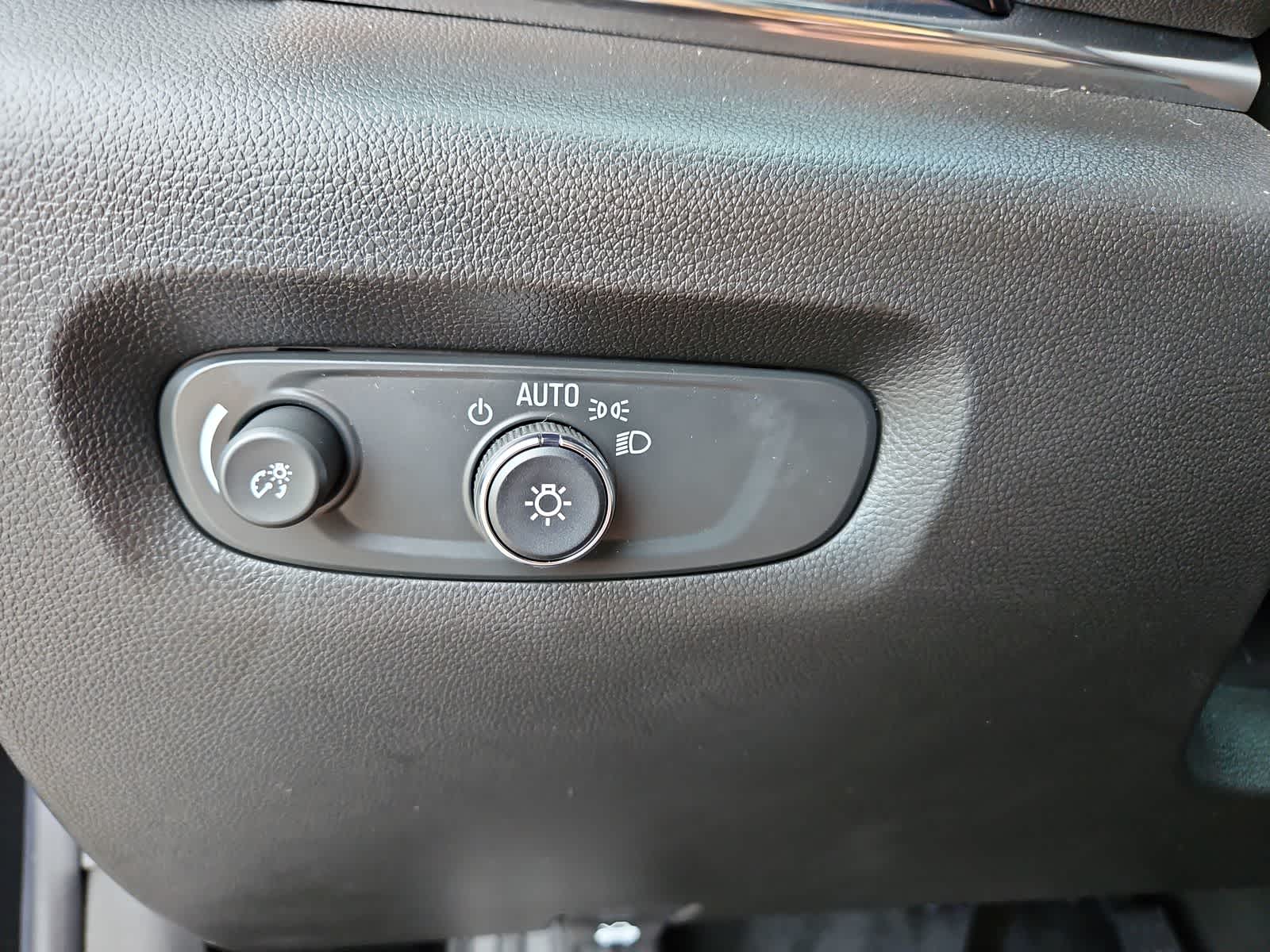 Thumbnail: 2023 Chevrolet Traverse - 27