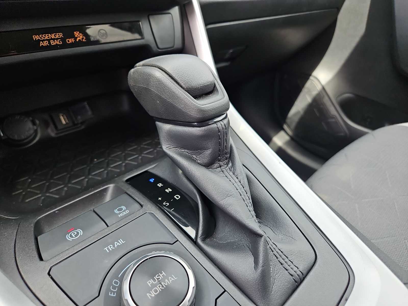 Thumbnail: 2022 Toyota RAV4 - 25