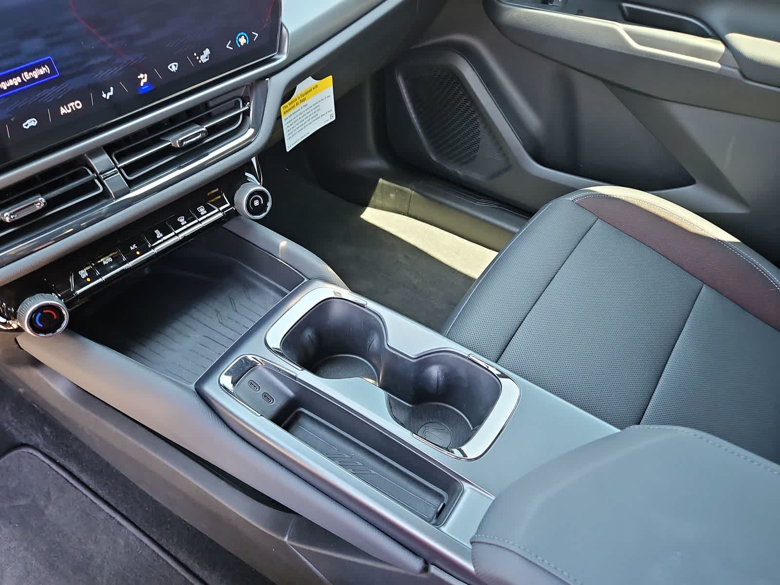 Thumbnail: 2024 Chevrolet Equinox - 16