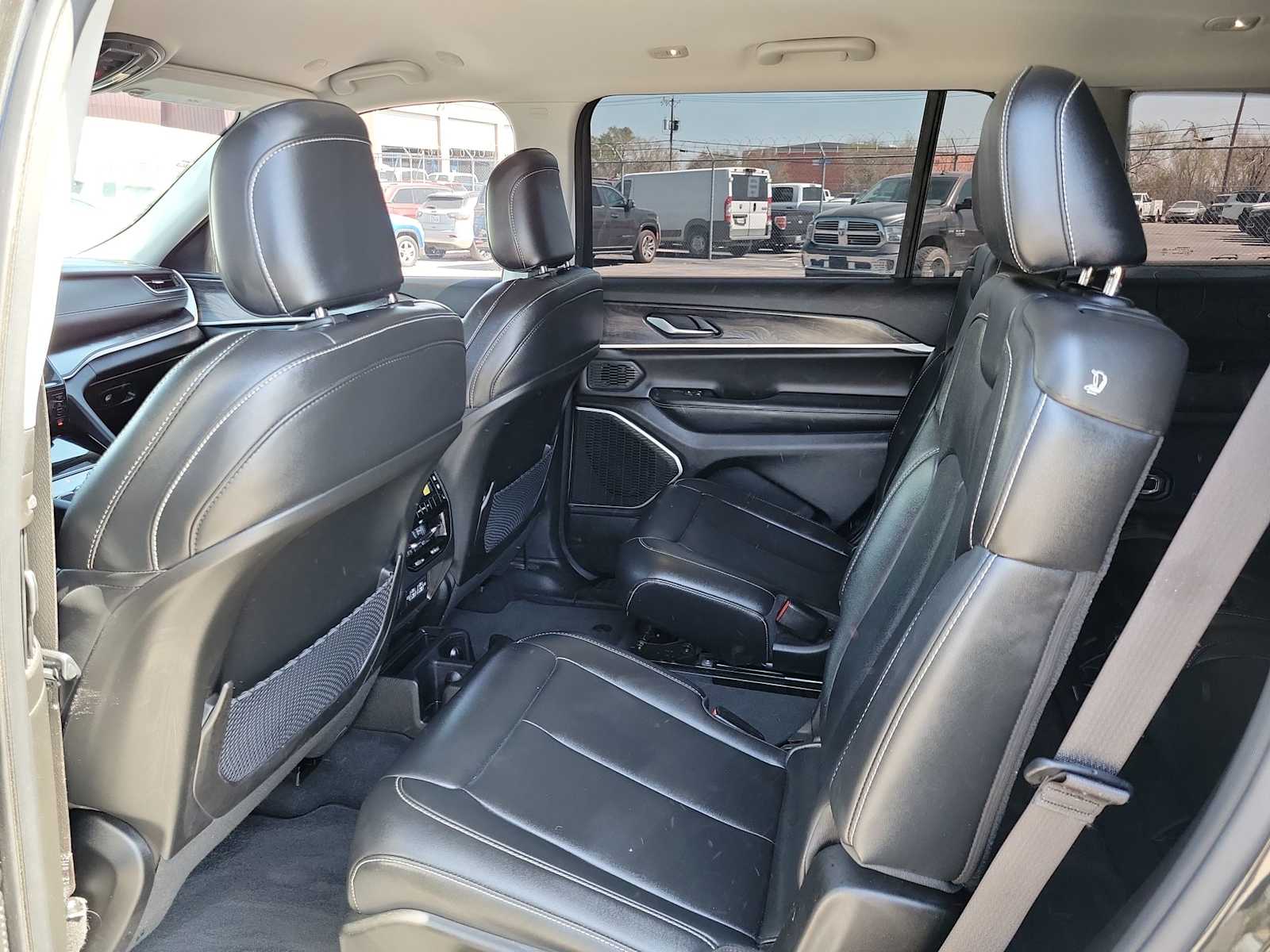 Thumbnail: 2023 Jeep Grand Cherokee - 20