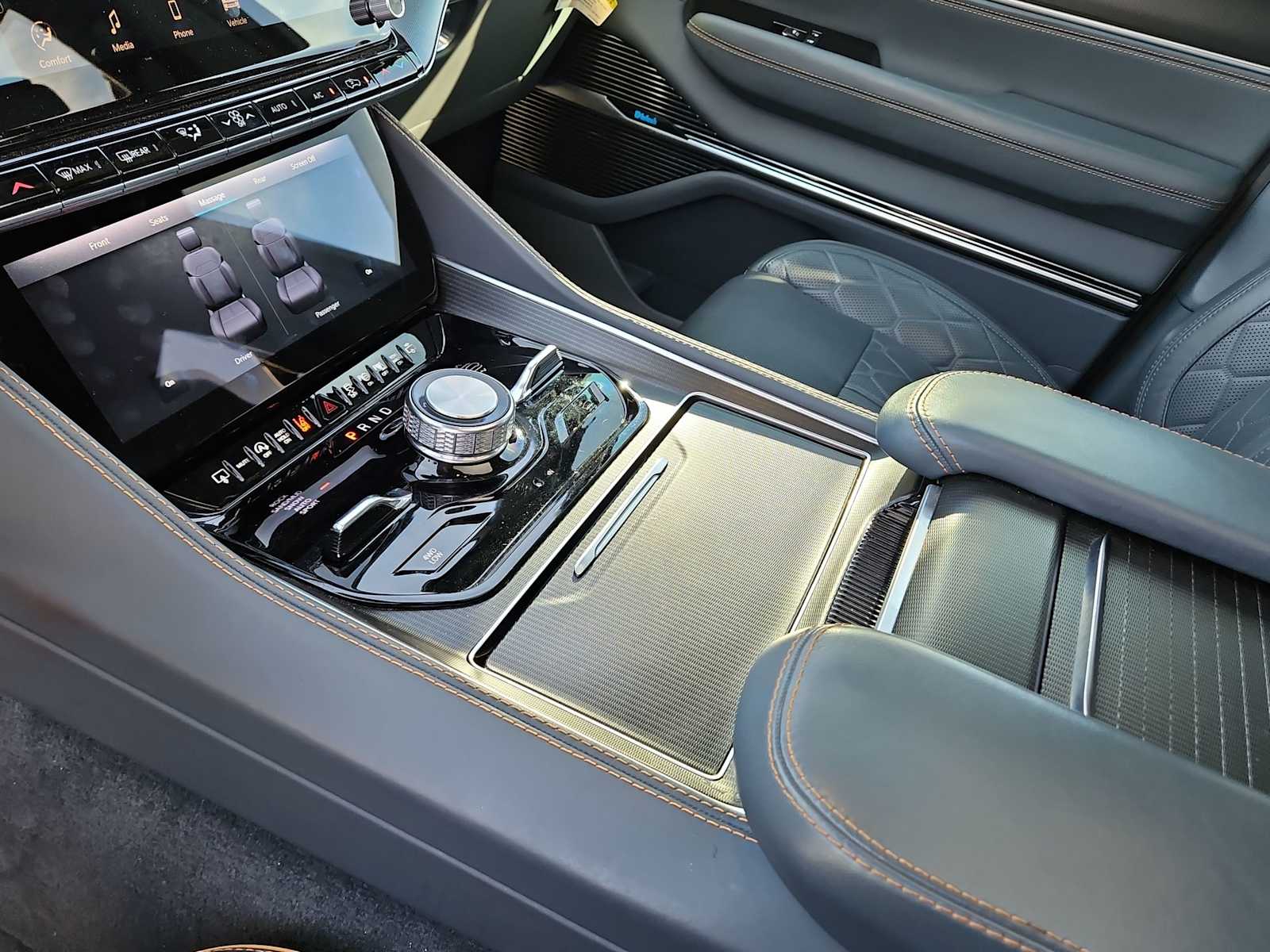 Thumbnail: 2024 Jeep Grand Wagoneer - 20