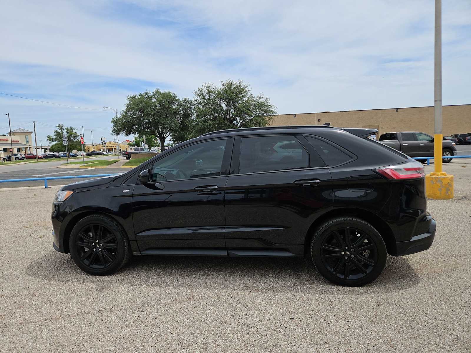 Thumbnail: 2022 Ford Edge - 5
