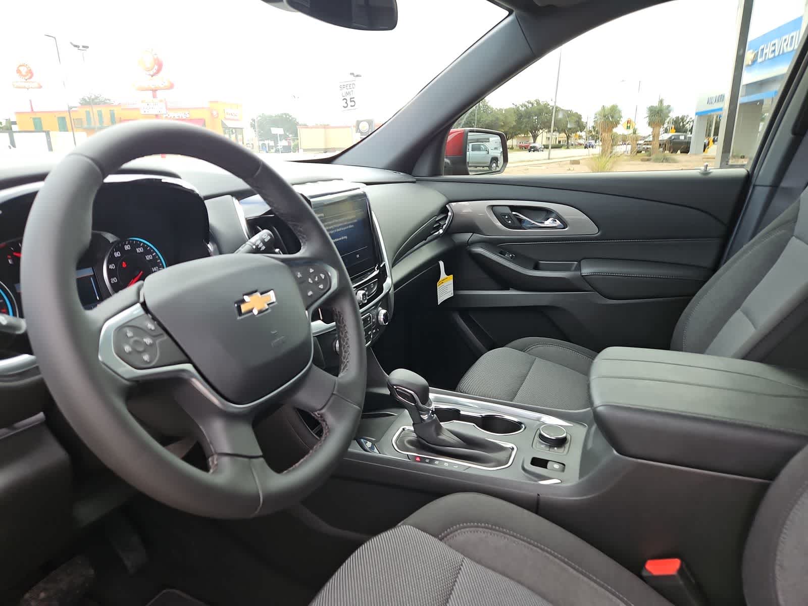 Thumbnail: 2023 Chevrolet Traverse - 10