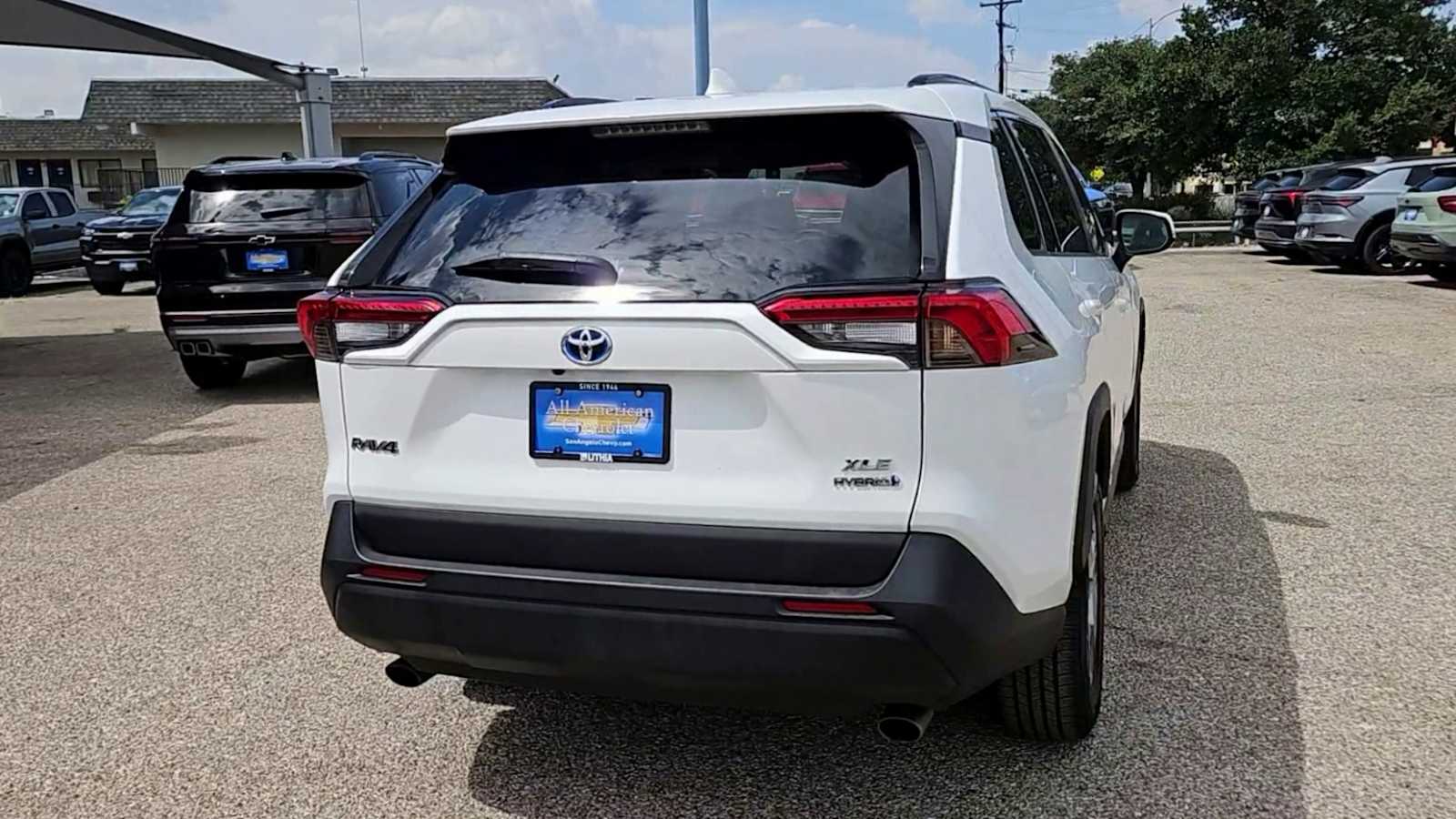 Thumbnail: 2022 Toyota RAV4 - 8