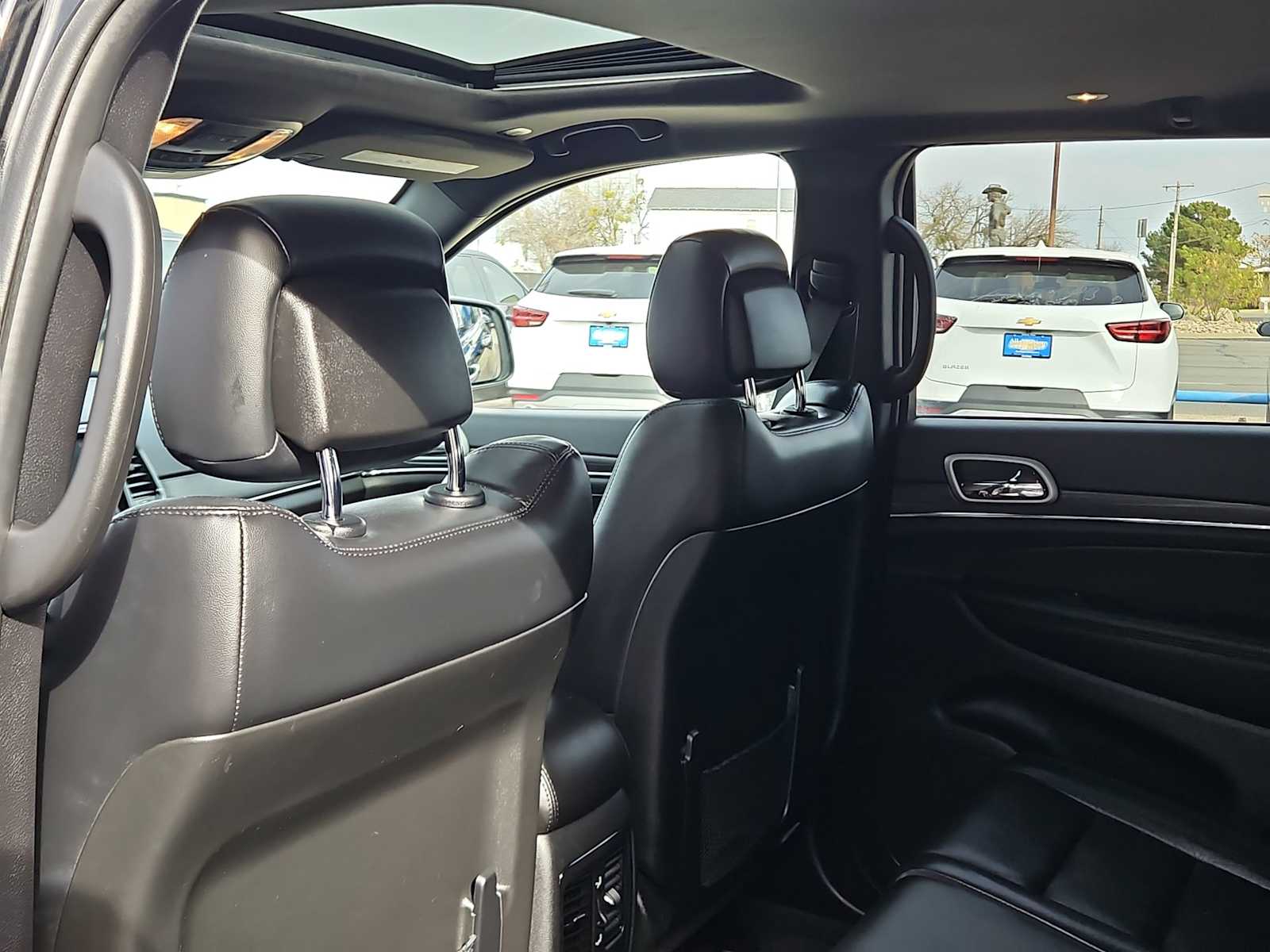 Thumbnail: 2022 Jeep Grand Cherokee - 16