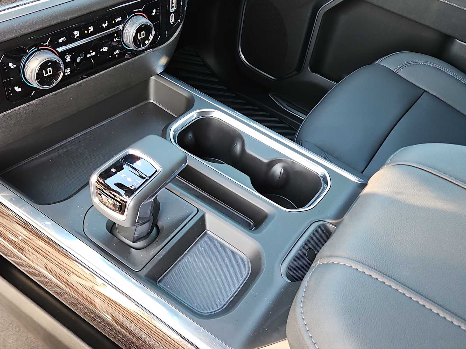 Thumbnail: 2026 Chevrolet Silverado 1500 - 20