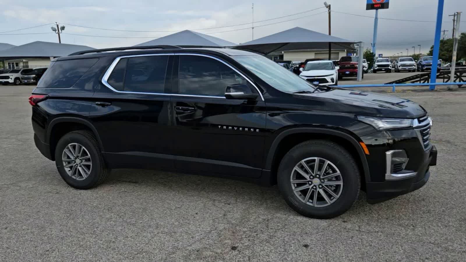 Thumbnail: 2023 Chevrolet Traverse - 9