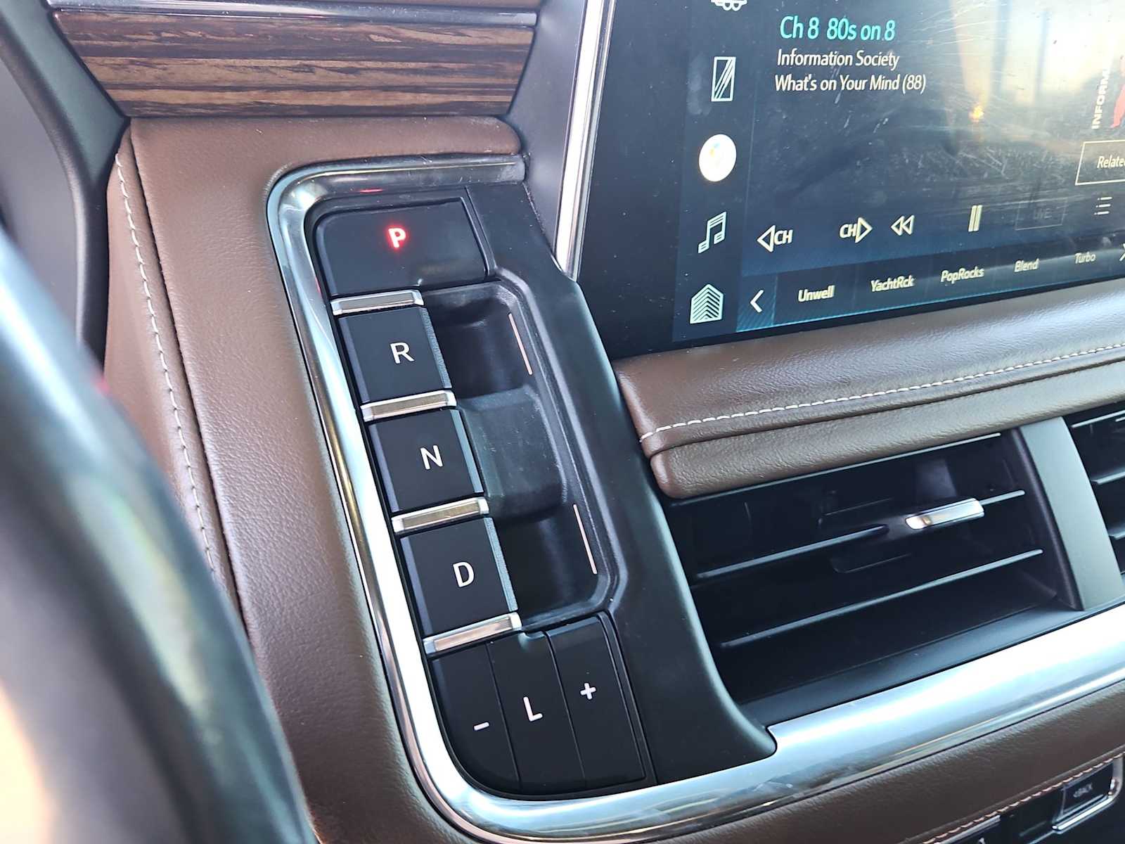 Thumbnail: 2022 Chevrolet Suburban - 21