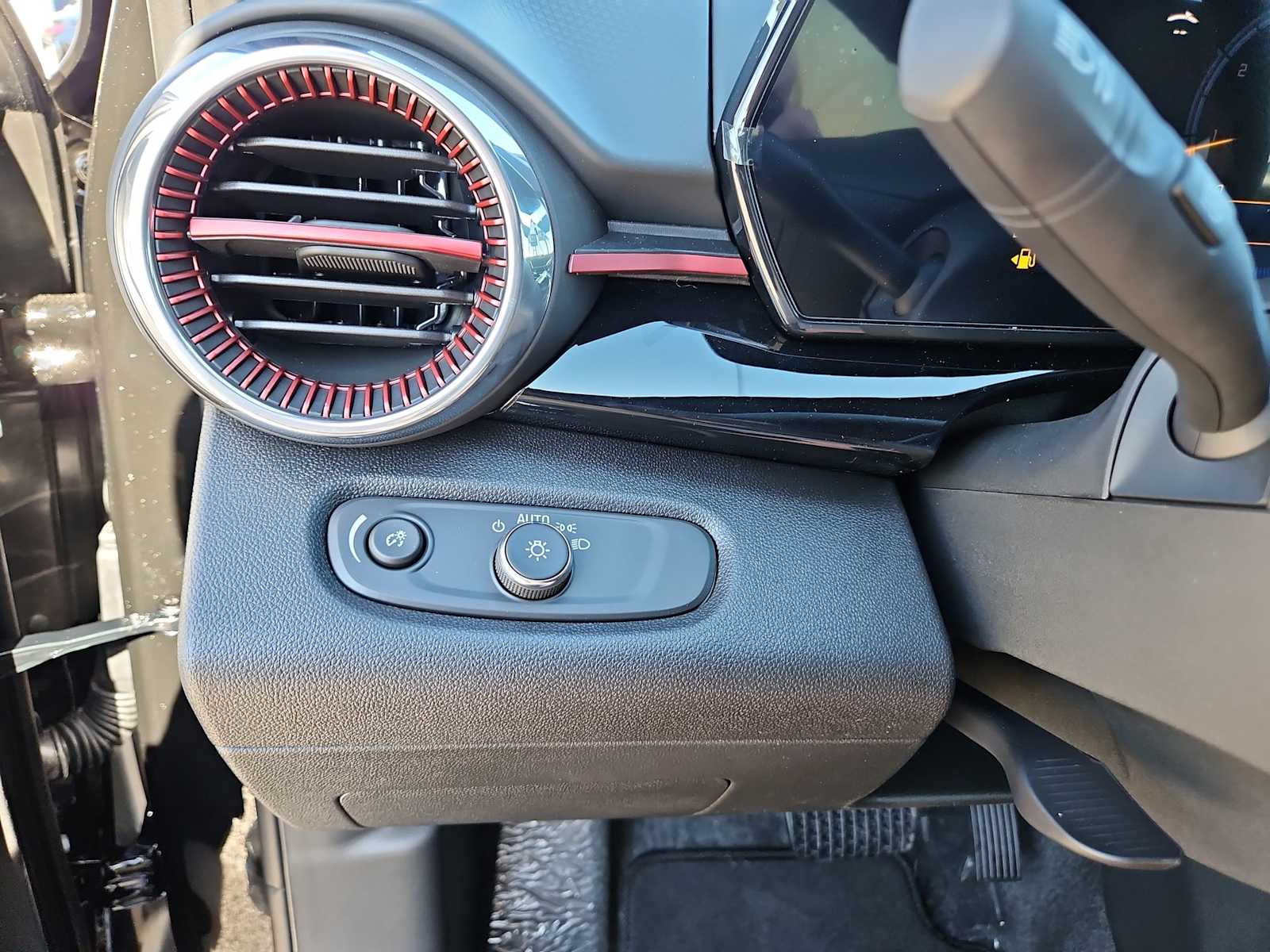 Thumbnail: 2025 Chevrolet Trax - 26