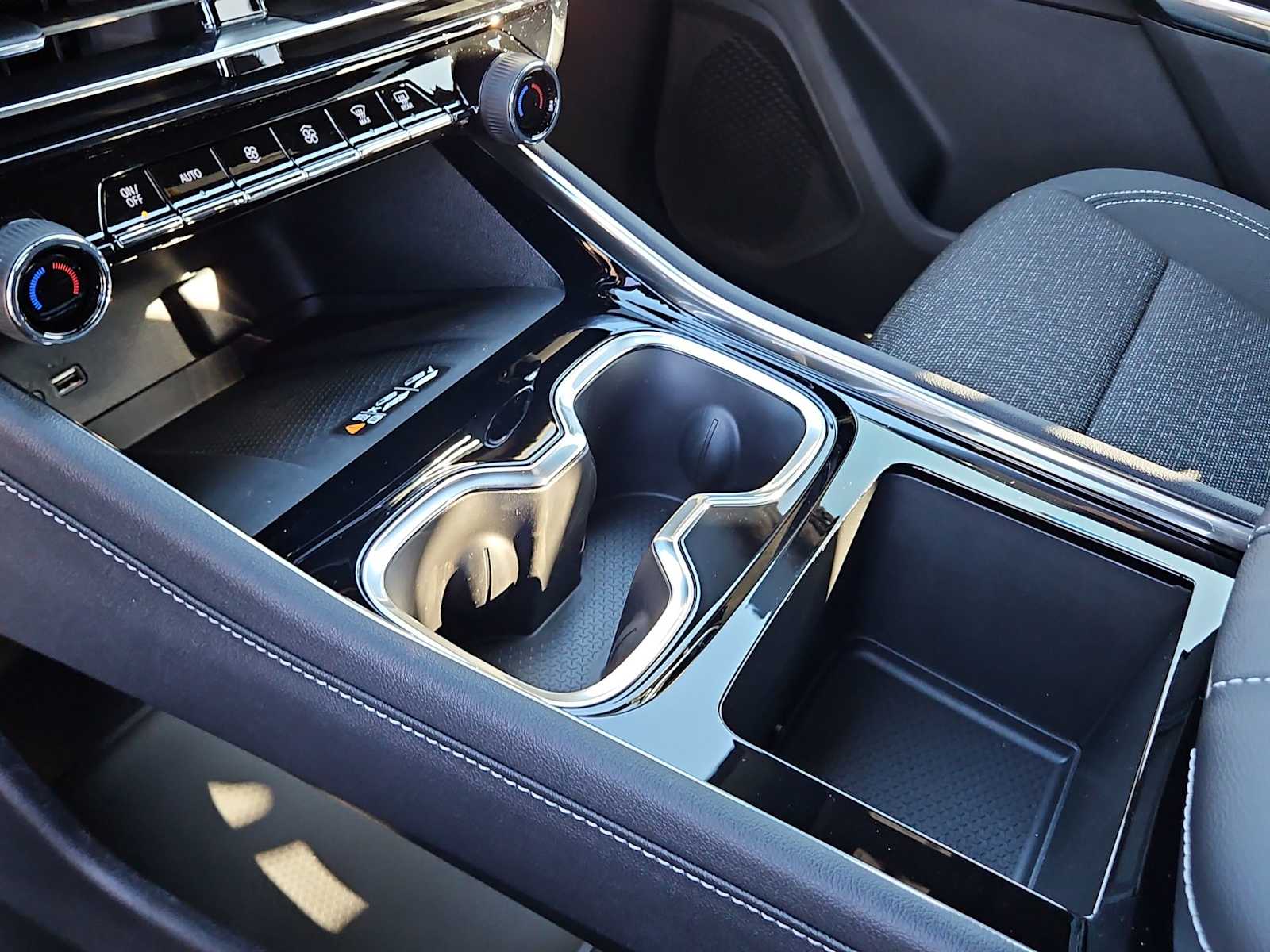 Thumbnail: 2026 Chevrolet Traverse - 18