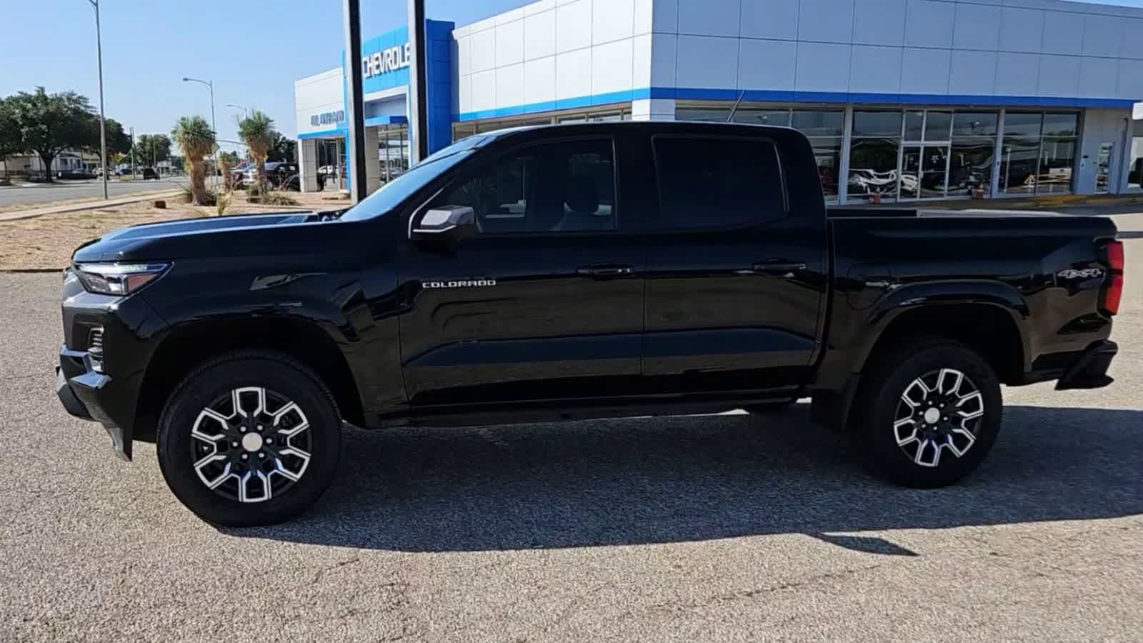 Thumbnail: 2024 Chevrolet Colorado - 4