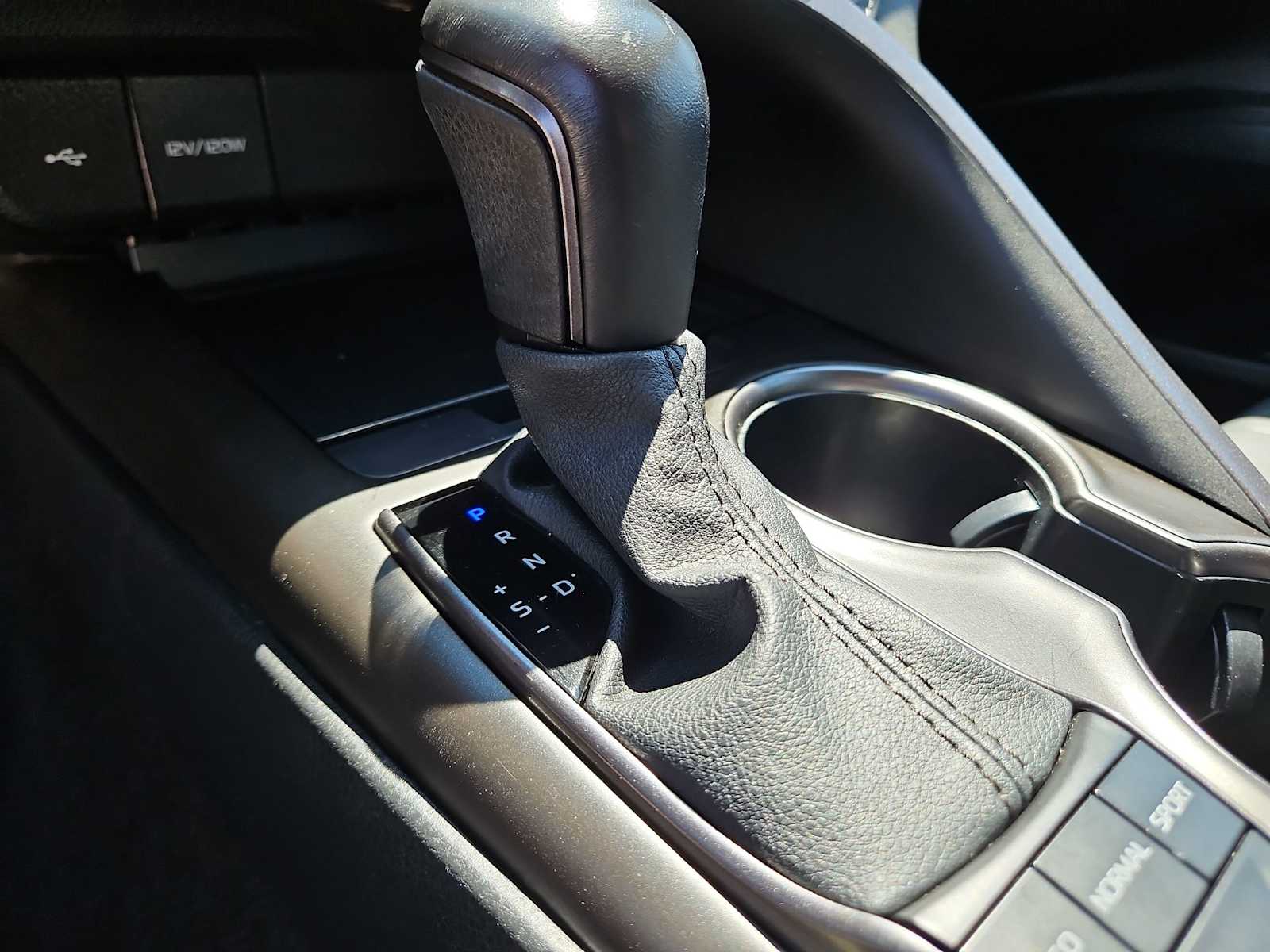 Thumbnail: 2023 Toyota Camry - 17