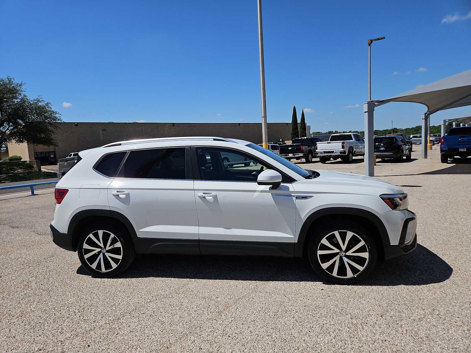 Thumbnail: 2024 Volkswagen Taos - 9
