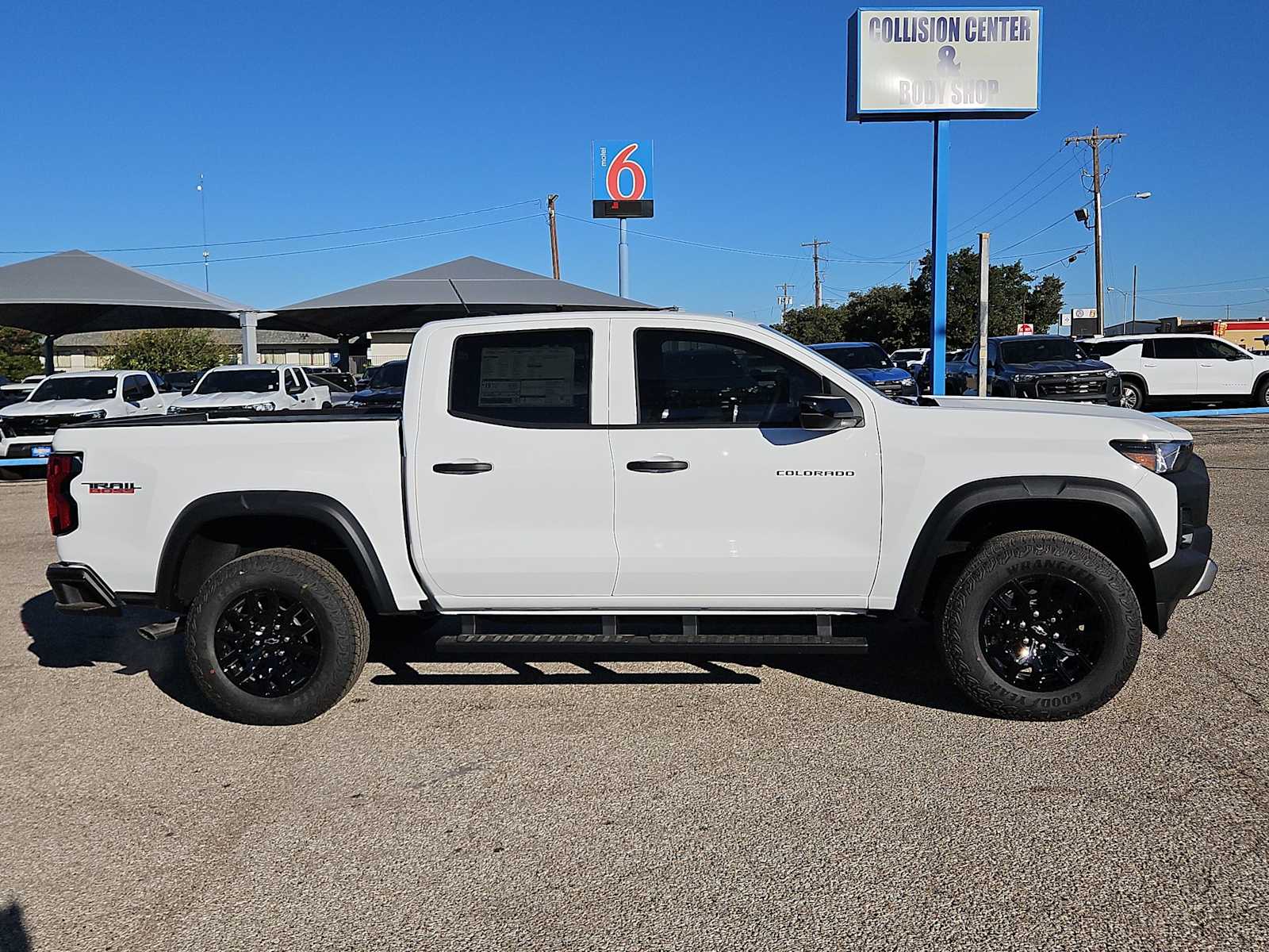 Thumbnail: 2026 Chevrolet Colorado - 9