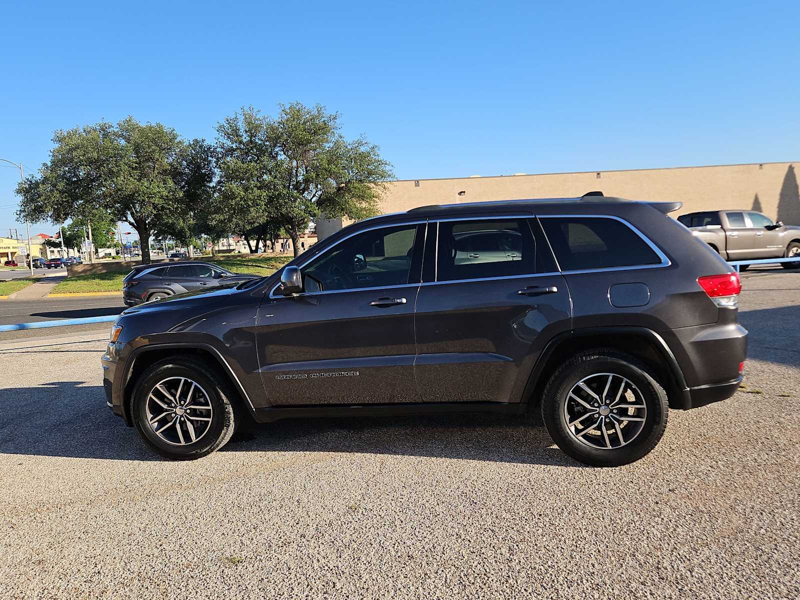 Thumbnail: 2018 Jeep Grand Cherokee - 5