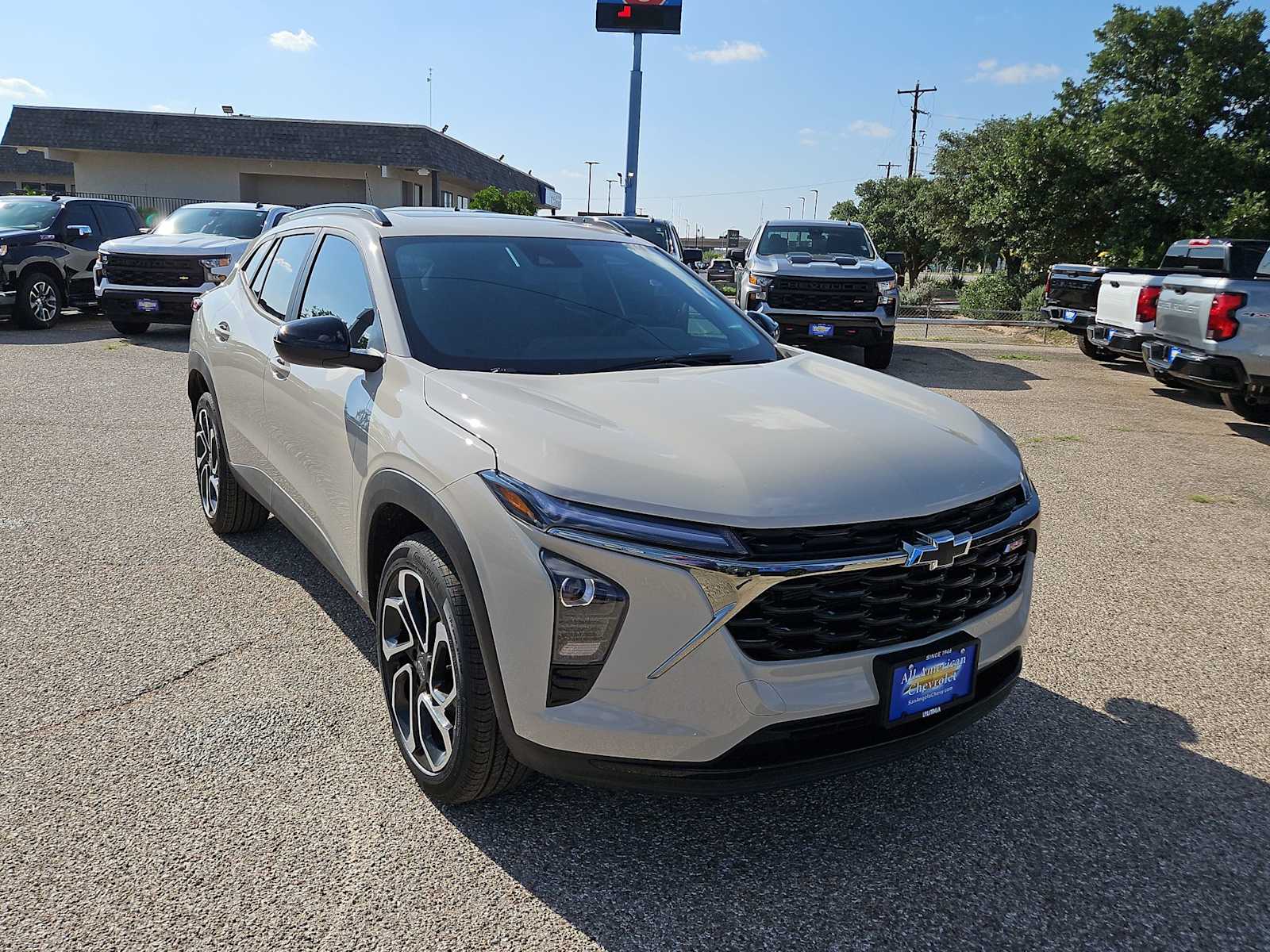 Thumbnail: 2026 Chevrolet Trax - 2
