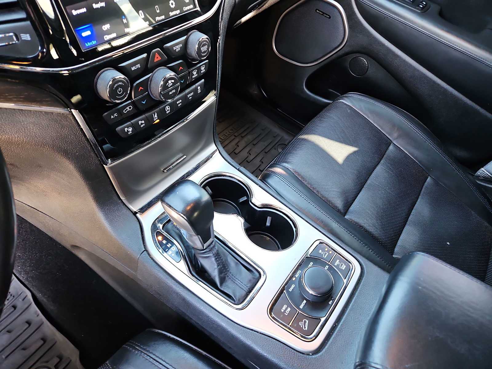 Thumbnail: 2021 Jeep Grand Cherokee - 20