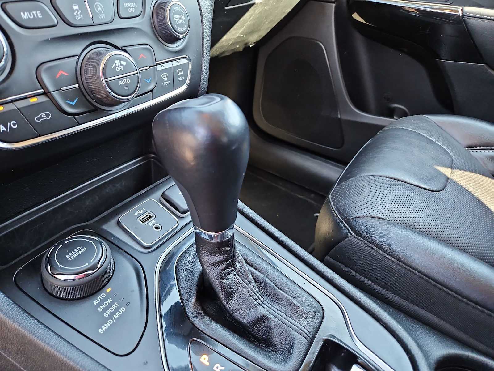 Thumbnail: 2023 Jeep Cherokee - 21