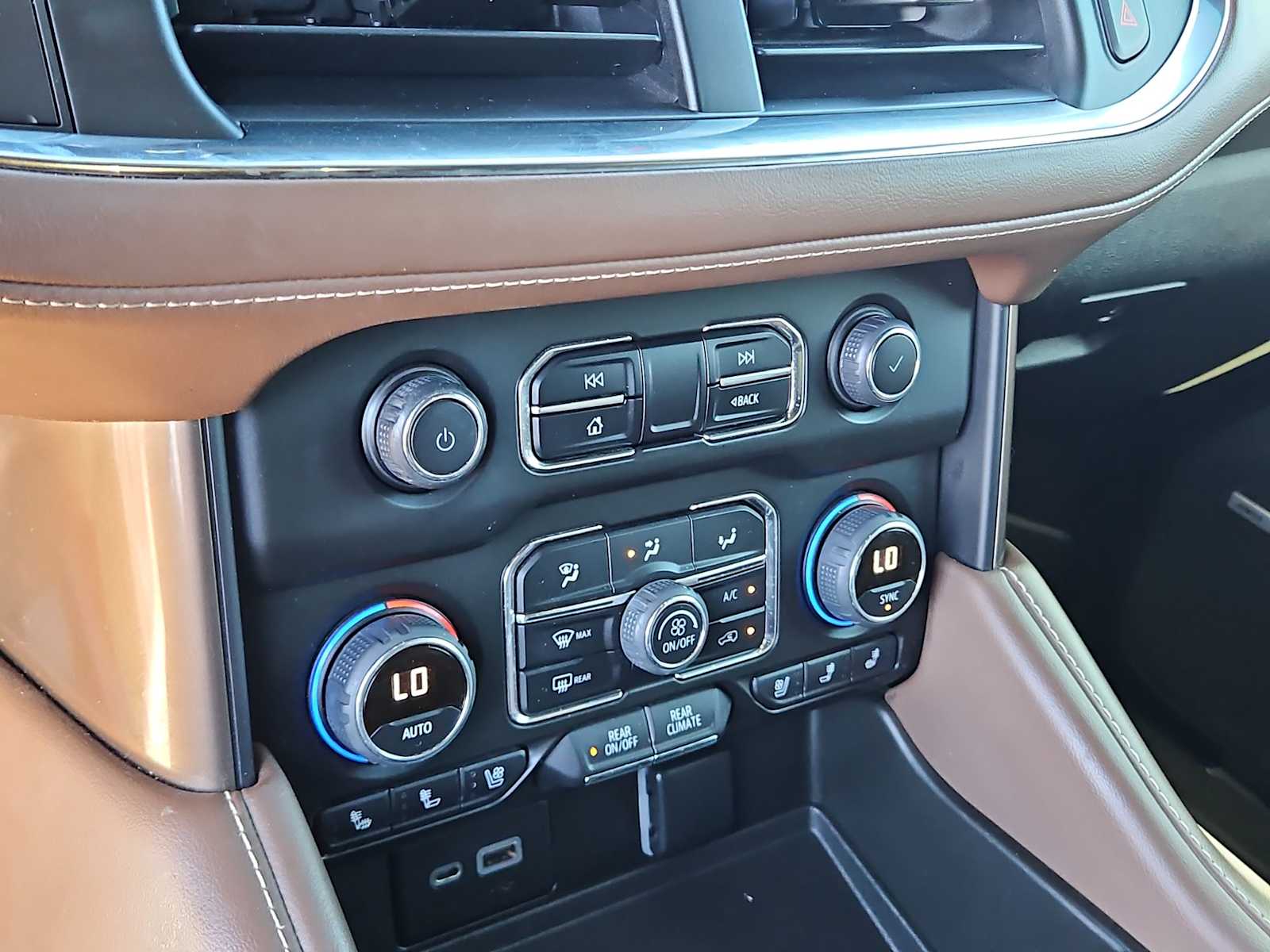 Thumbnail: 2022 Chevrolet Suburban - 24