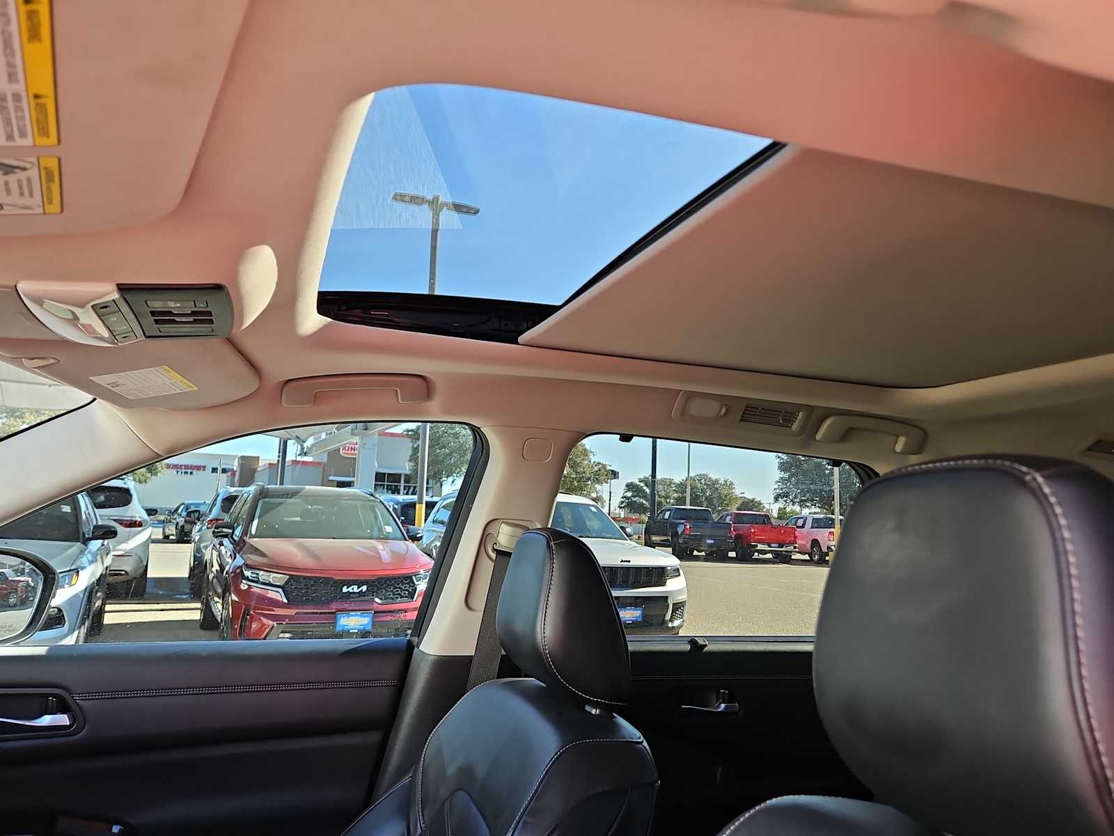 Thumbnail: 2022 Nissan Pathfinder - 18