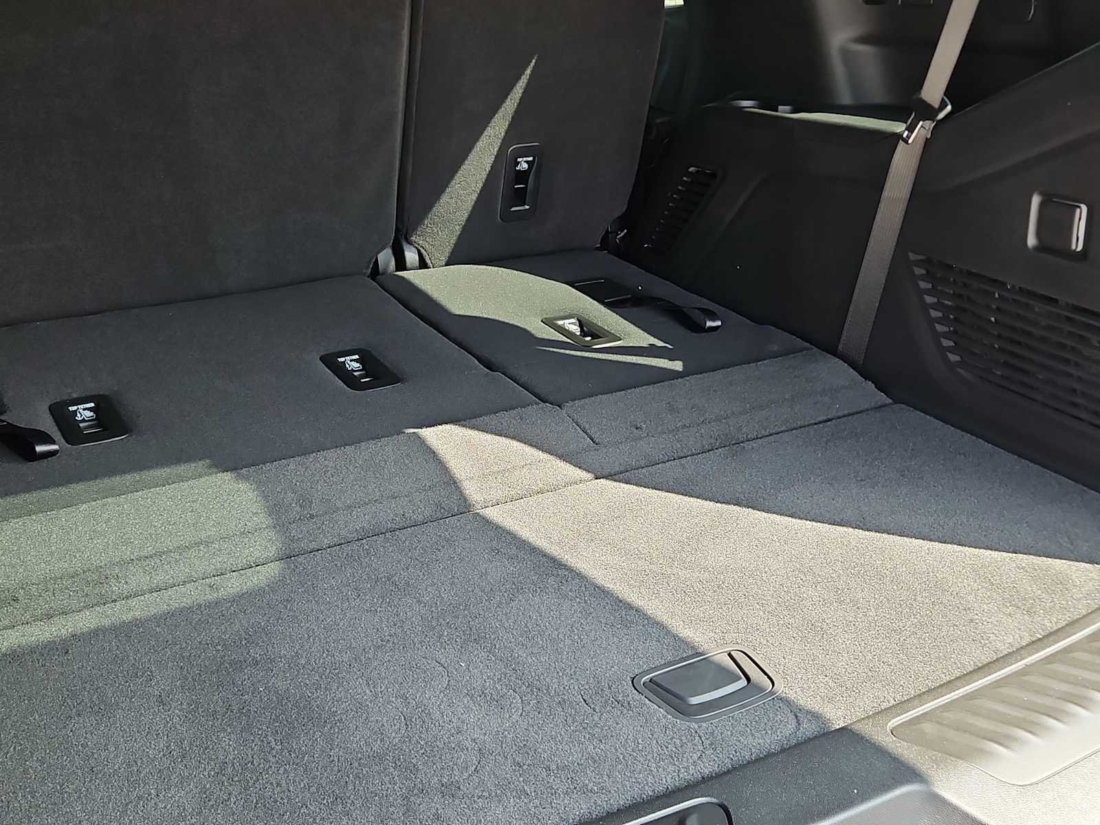 Thumbnail: 2026 Chevrolet Tahoe - 23