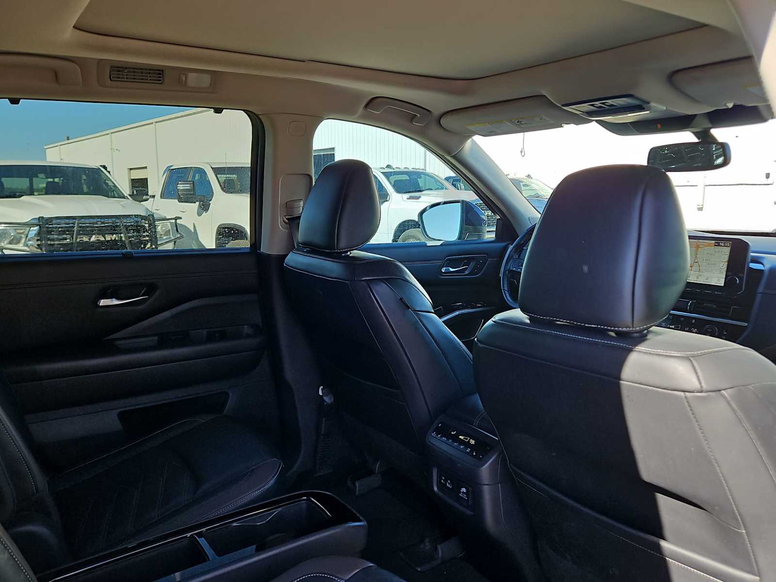 Thumbnail: 2022 Nissan Pathfinder - 16