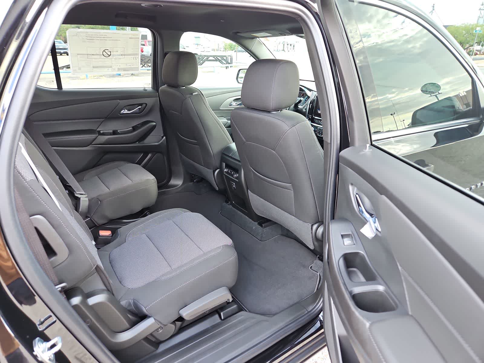 Thumbnail: 2023 Chevrolet Traverse - 21