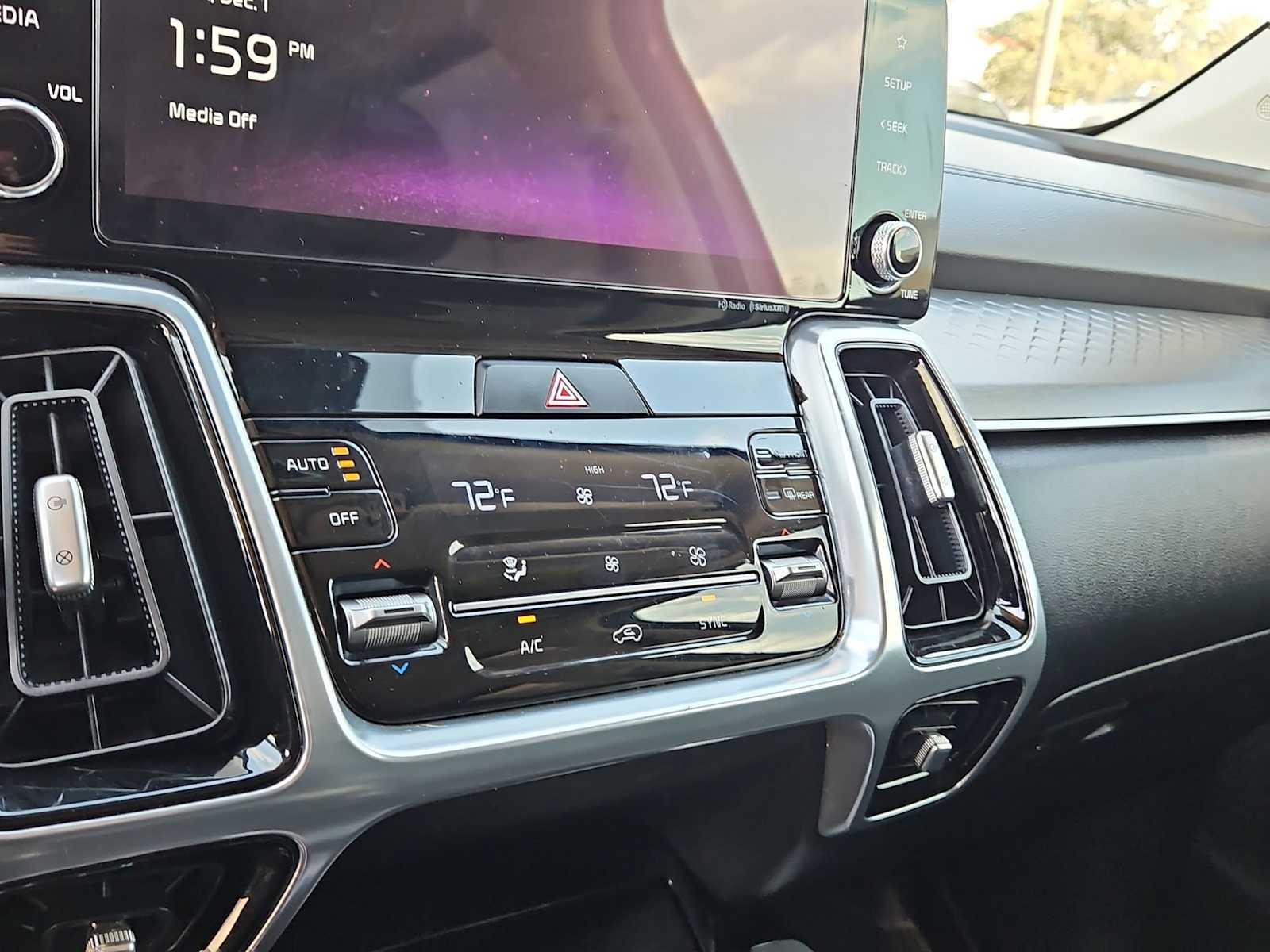 Thumbnail: 2022 Kia Sorento - 24