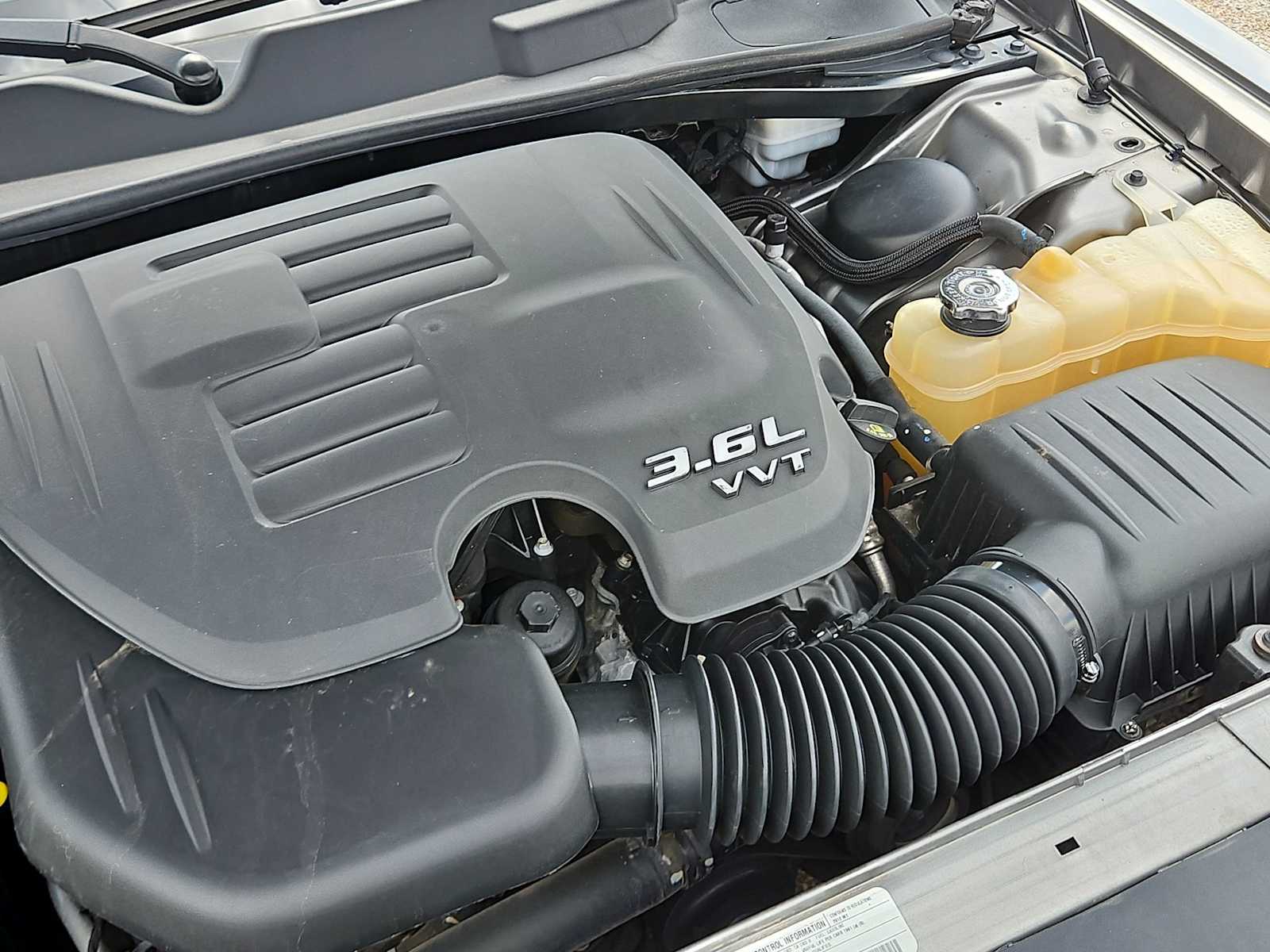 2012 Dodge Challenger SXT 9