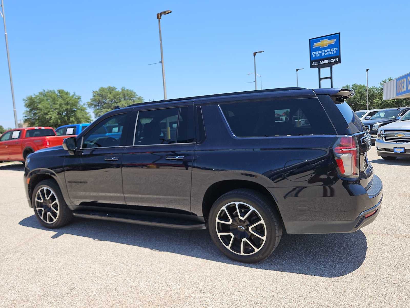 Thumbnail: 2021 Chevrolet Suburban - 3
