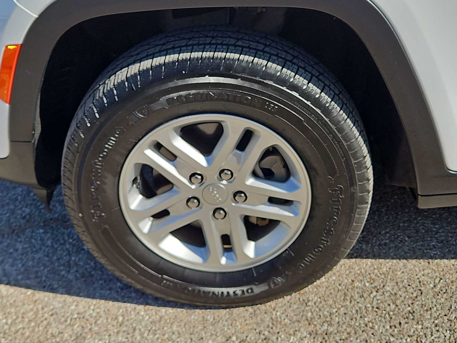 Thumbnail: 2023 Jeep Grand Cherokee - 12