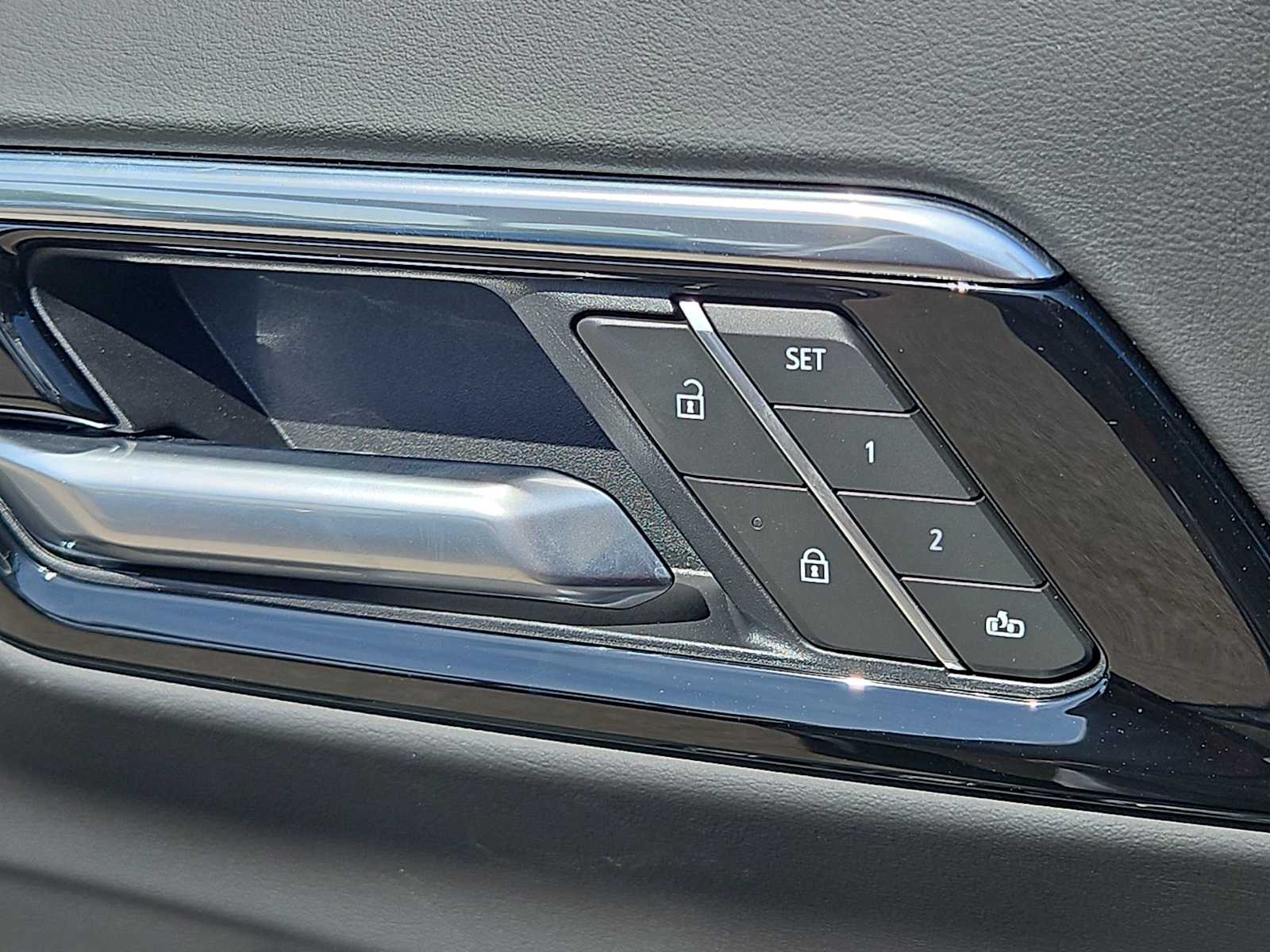 Thumbnail: 2025 Chevrolet Tahoe - 25