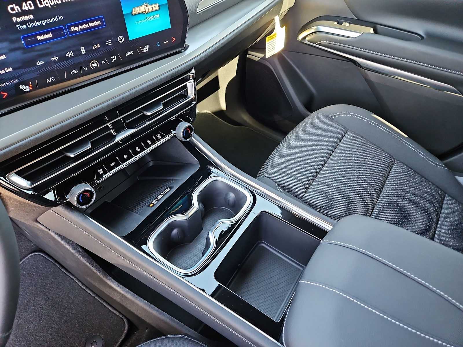 Thumbnail: 2025 Chevrolet Traverse - 16