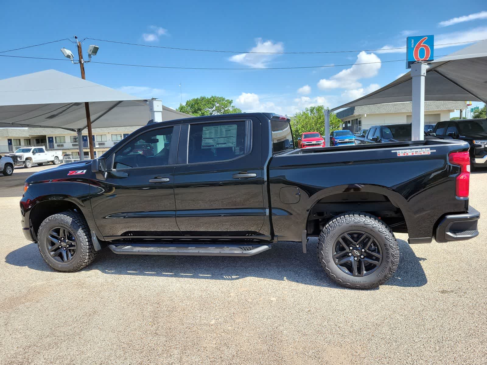 Thumbnail: 2023 Chevrolet Silverado 1500 - 3