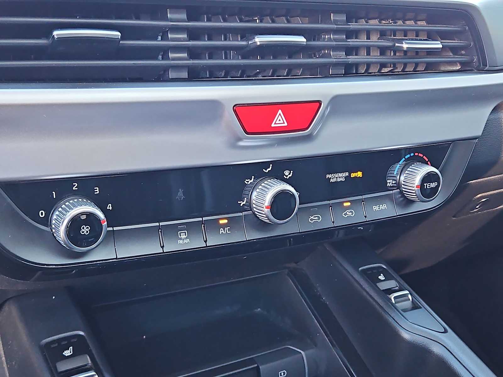 Thumbnail: 2021 Kia Telluride - 24