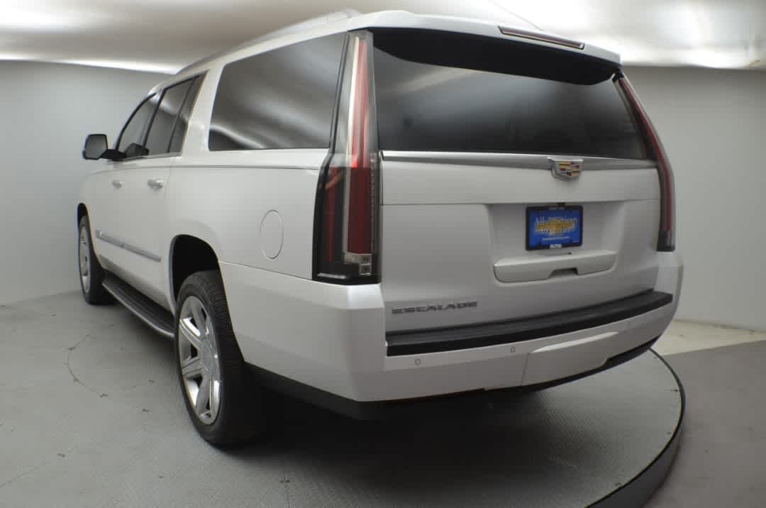 Thumbnail: 2016 Cadillac Escalade - 8