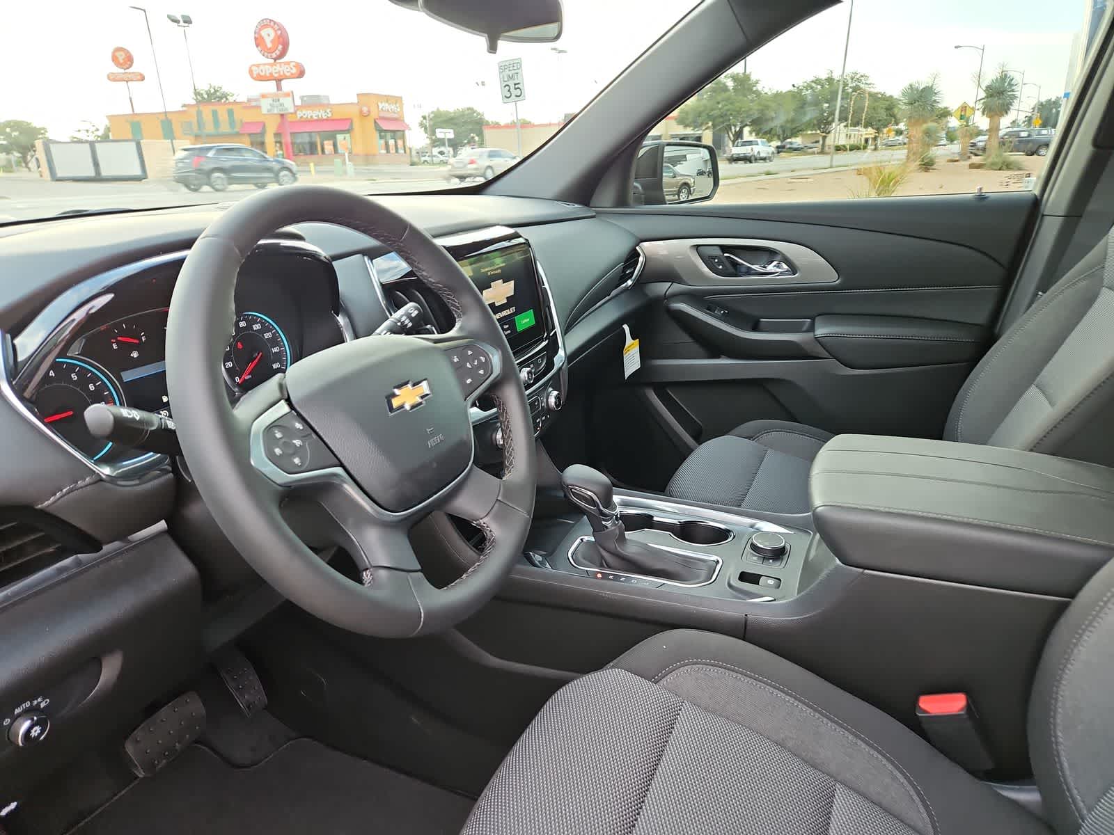 Thumbnail: 2023 Chevrolet Traverse - 10