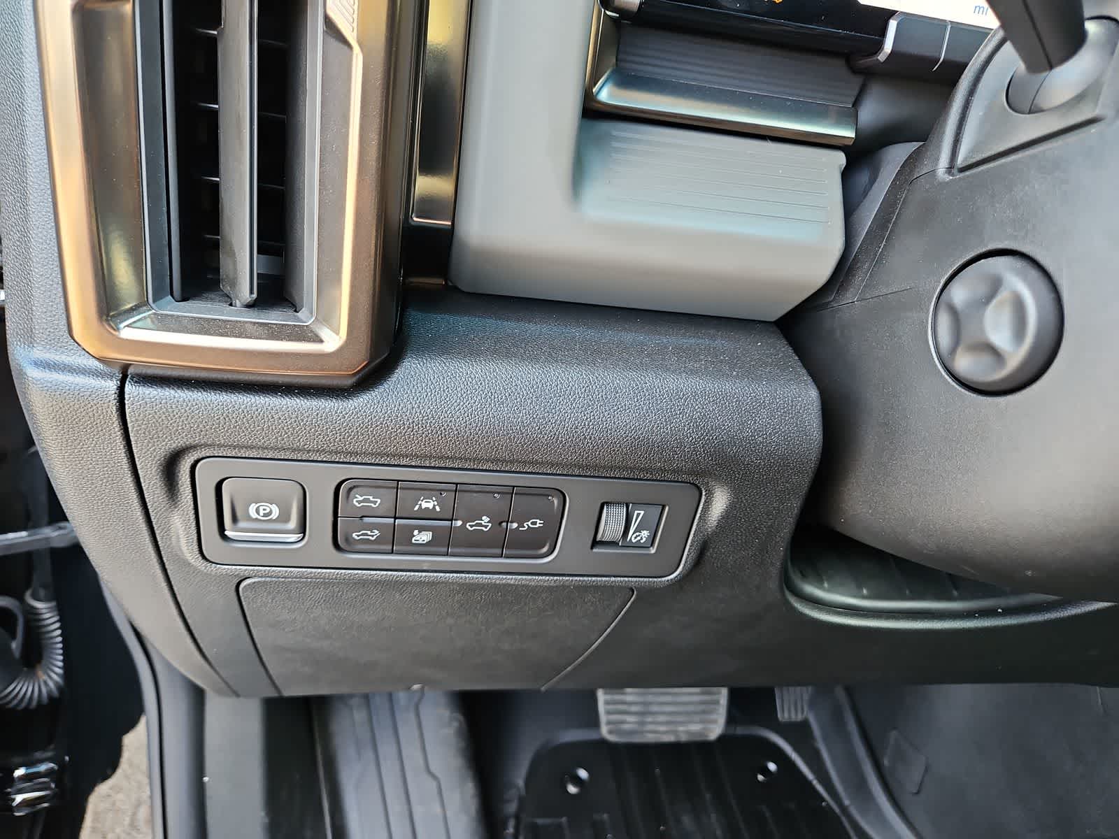 Thumbnail: 2024 GMC Hummer EV - 19