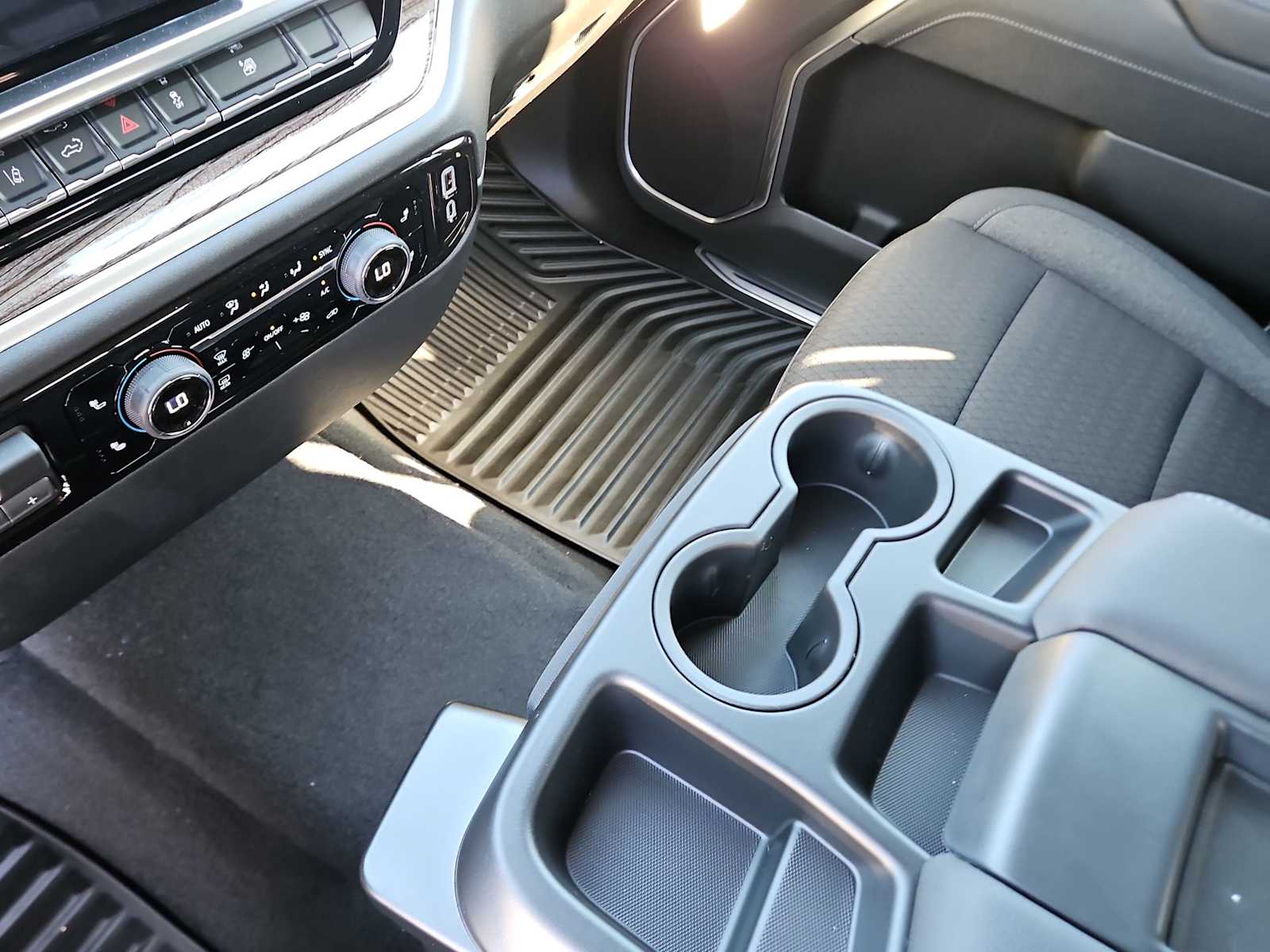 Thumbnail: 2026 Chevrolet Silverado 3500 - 20