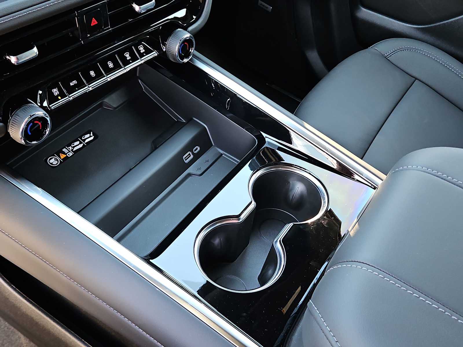 Thumbnail: 2026 Chevrolet Suburban - 20