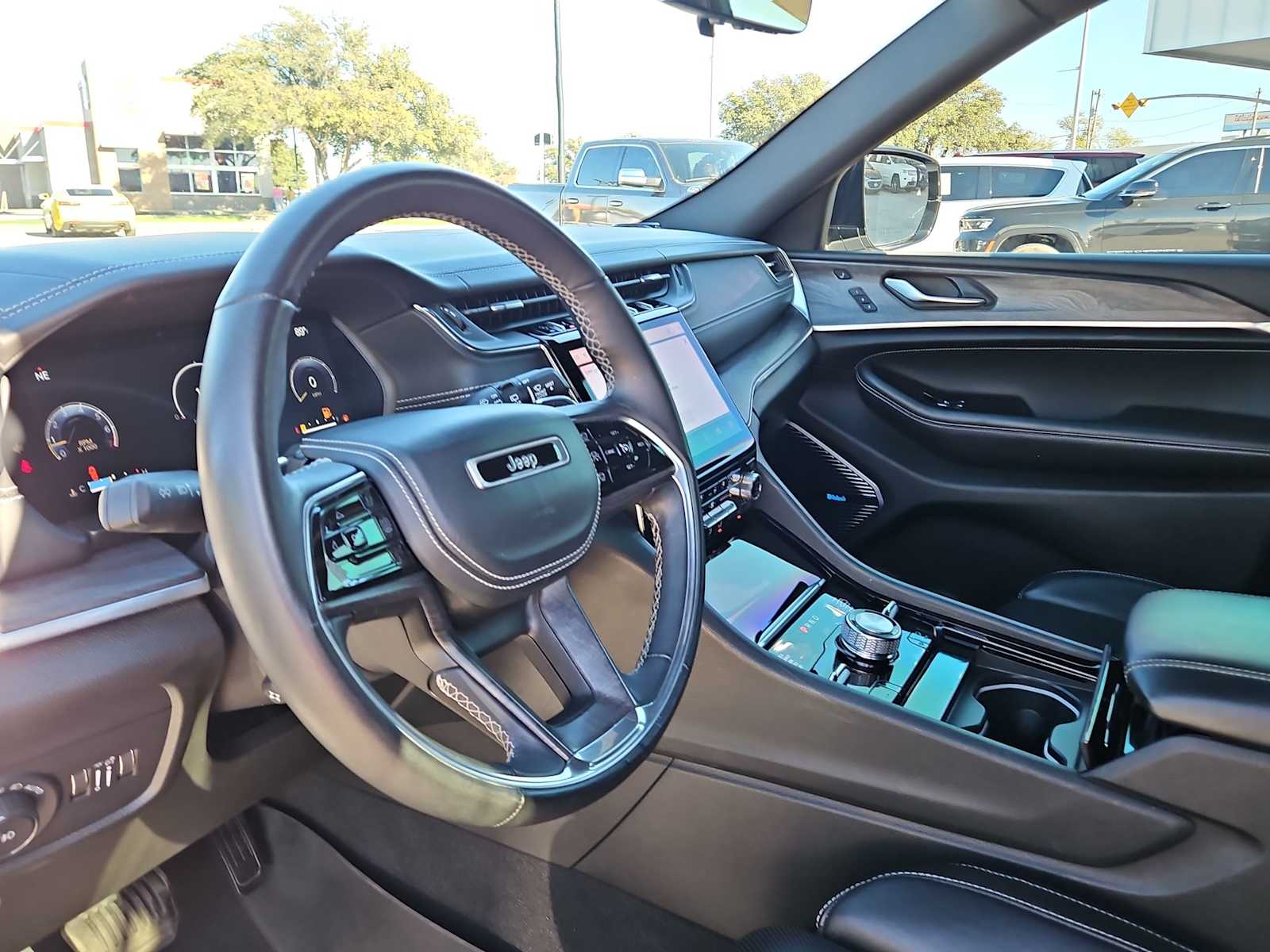 Thumbnail: 2022 Jeep Grand Cherokee - 10