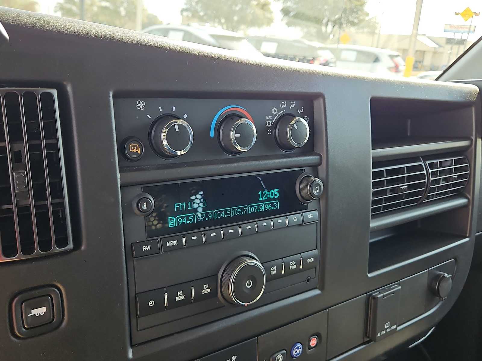 Thumbnail: 2024 GMC Savana - 18